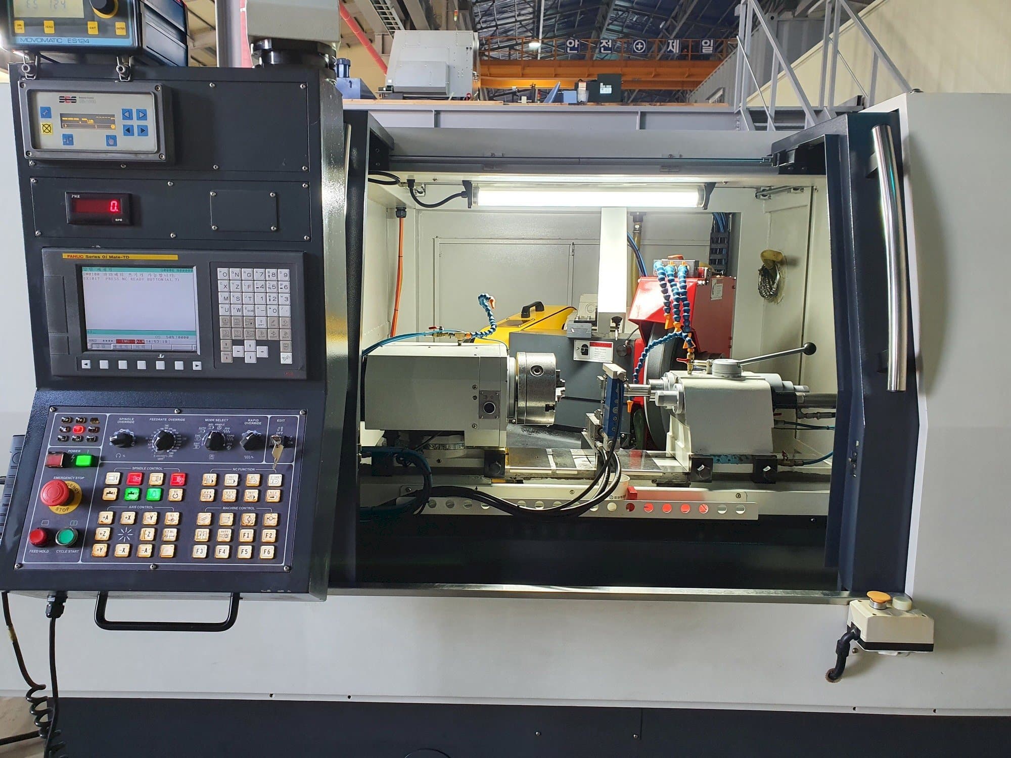 Vooraanzicht  van e-tech EGA-3250CNC  machine