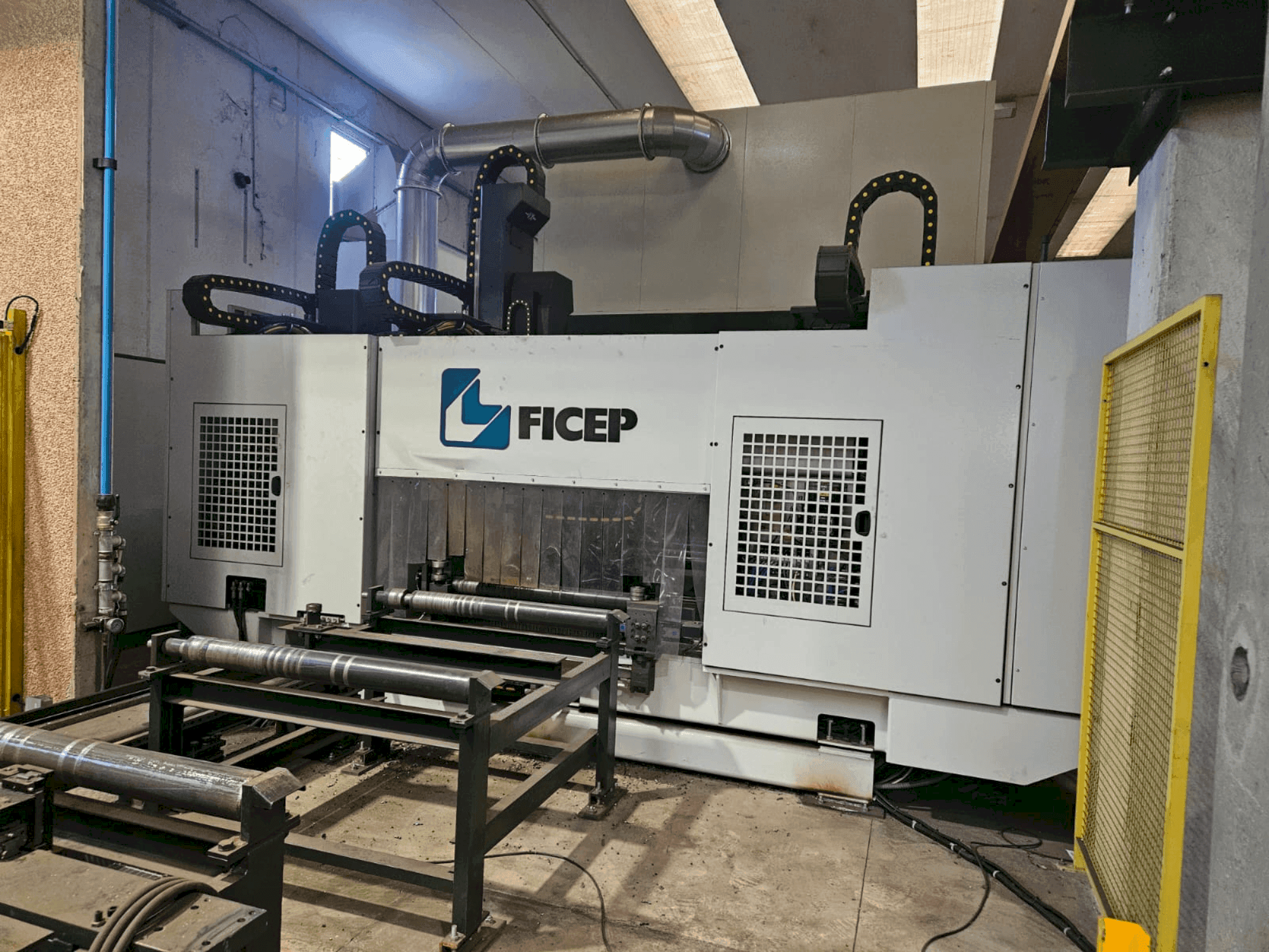 Vooraanzicht  van FICEP VALIANT 1004 VLFRC  machine