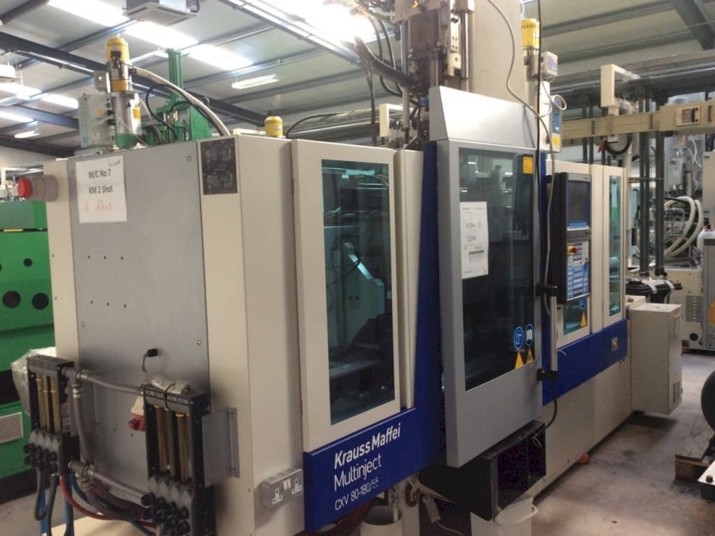 Vooraanzicht  van Krauss Maffei Multinject 80-180-55 CX V  machine