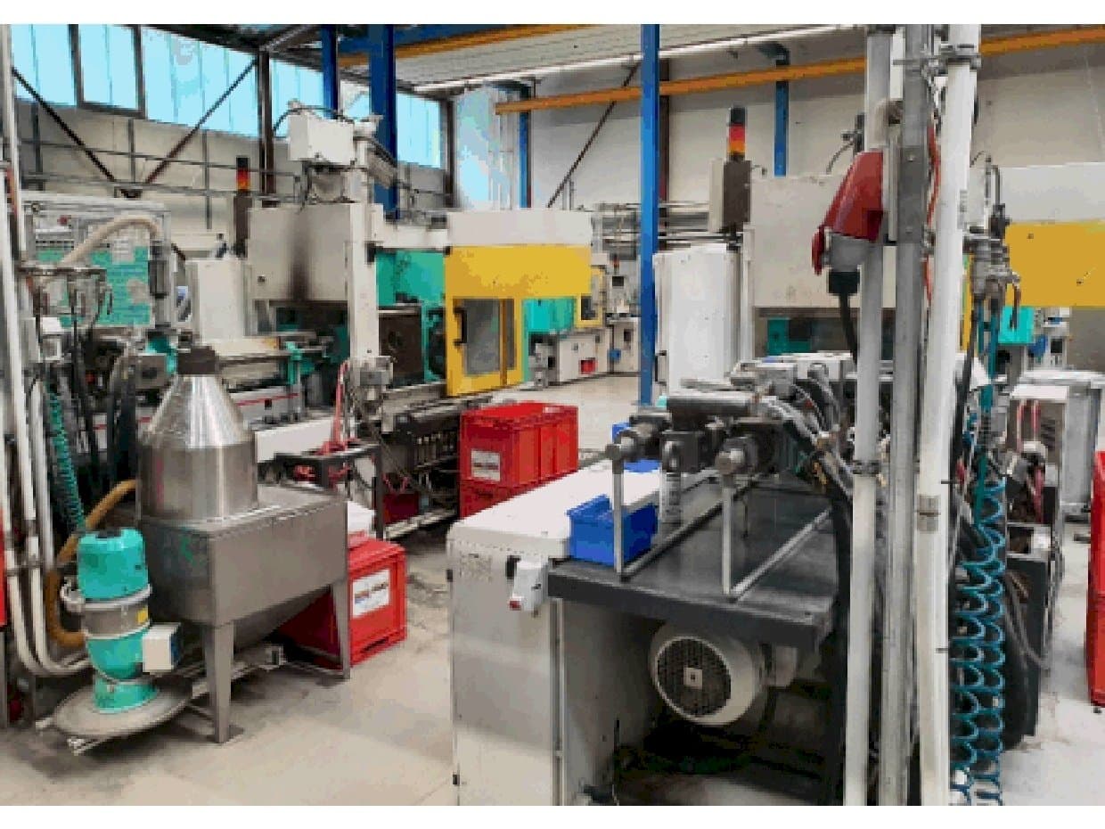 Zijaanzicht  van Arburg 320 C 600-250  machine