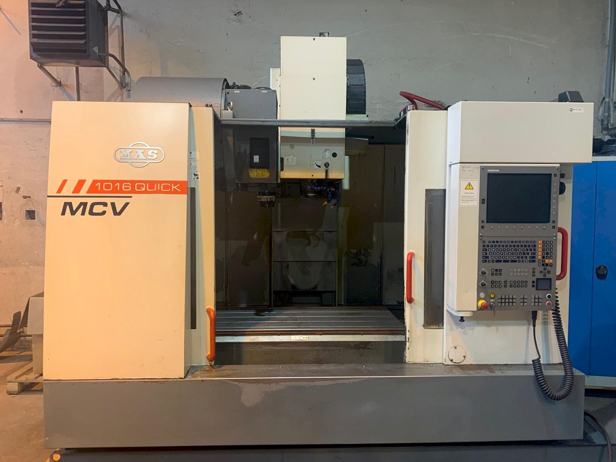 Vooraanzicht  van KOVOSVIT MAS MCV 1016 QUICK  machine