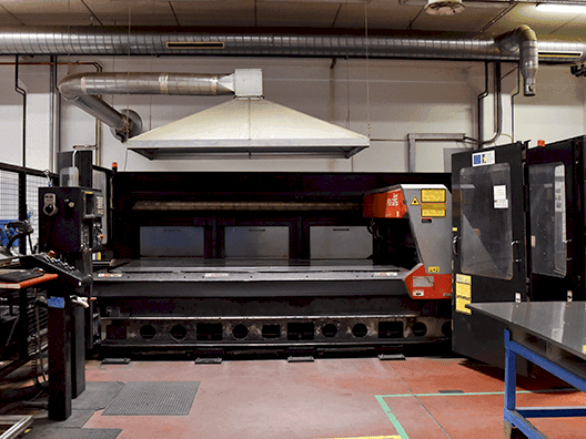 Vooraanzicht  van AMADA FO-3015  machine