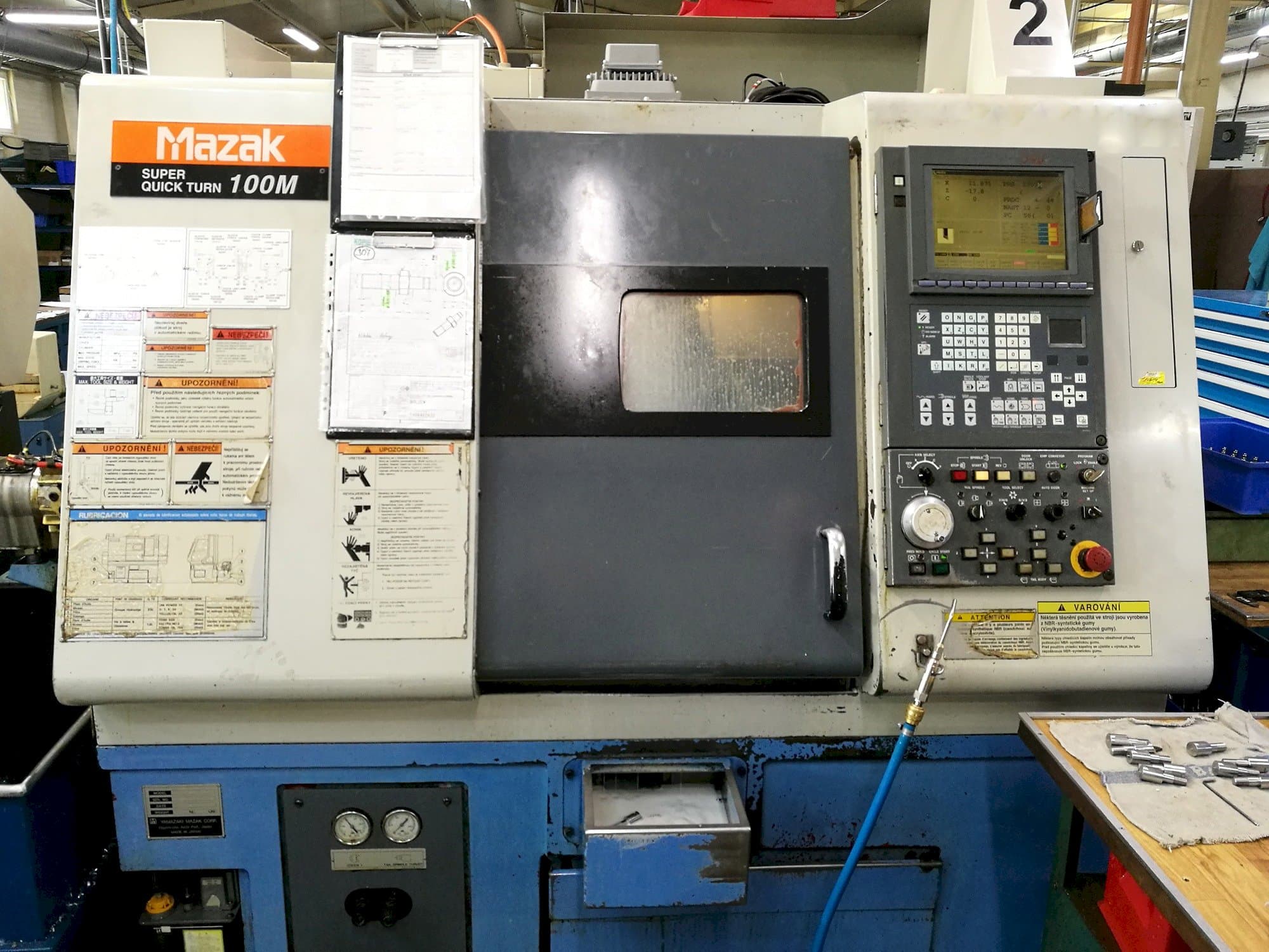 Vooraanzicht van Mazak Super Quick Turn 100M machine