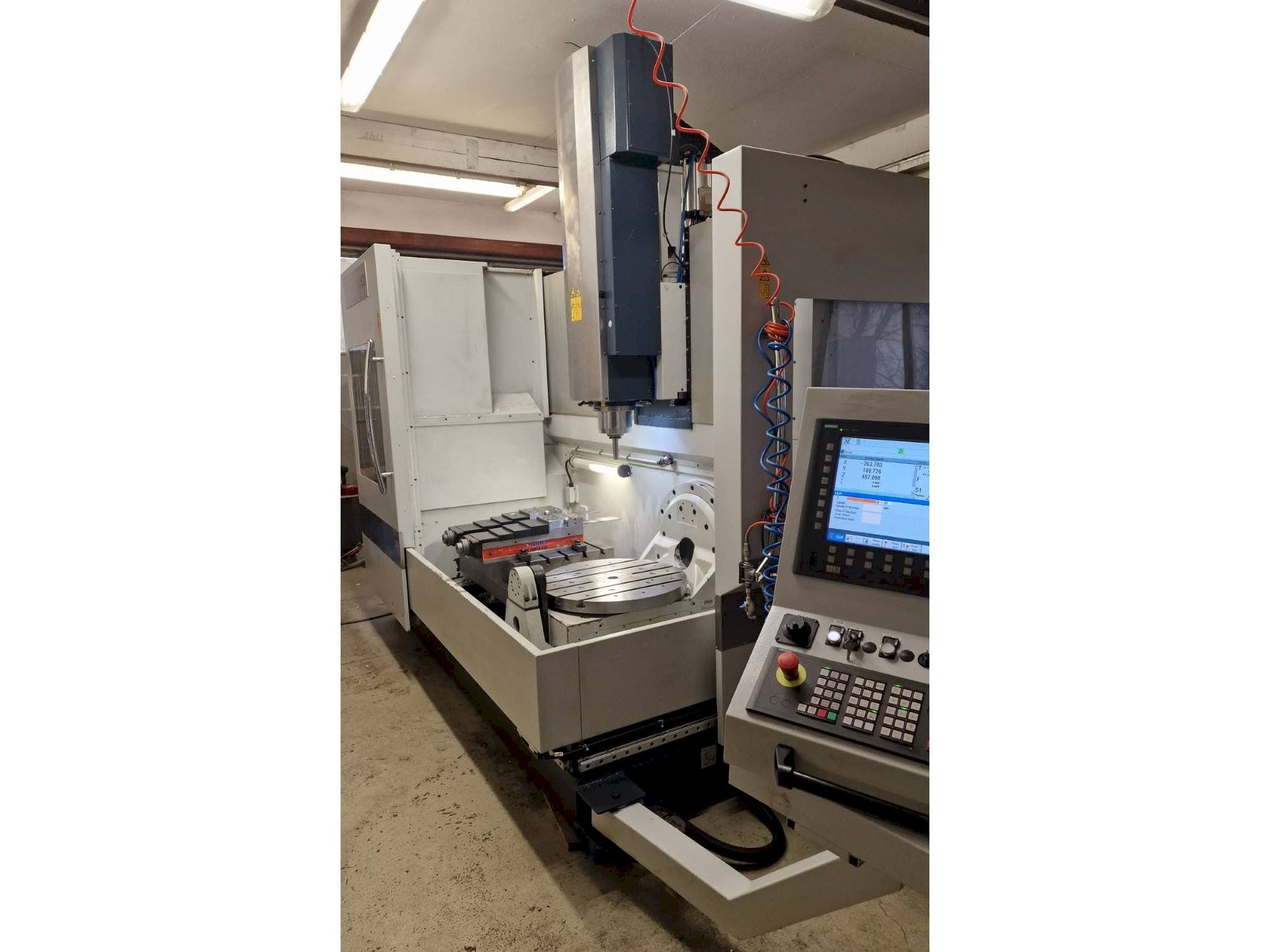 Vooraanzicht  van SPINNER U5 1520  machine