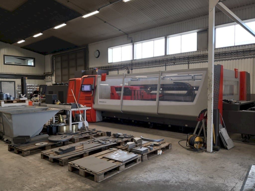 Rechts zijaanzicht van Bystronic ByAutonom 3015 machine