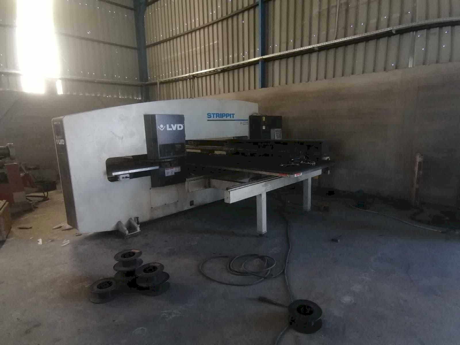 Vooraanzicht  van LVD P-1225  machine