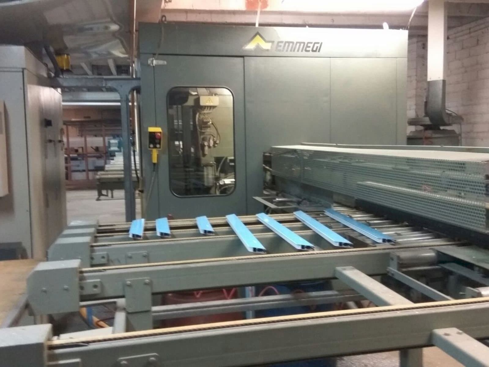 Vooraanzicht  van Emmegi Quadra  machine