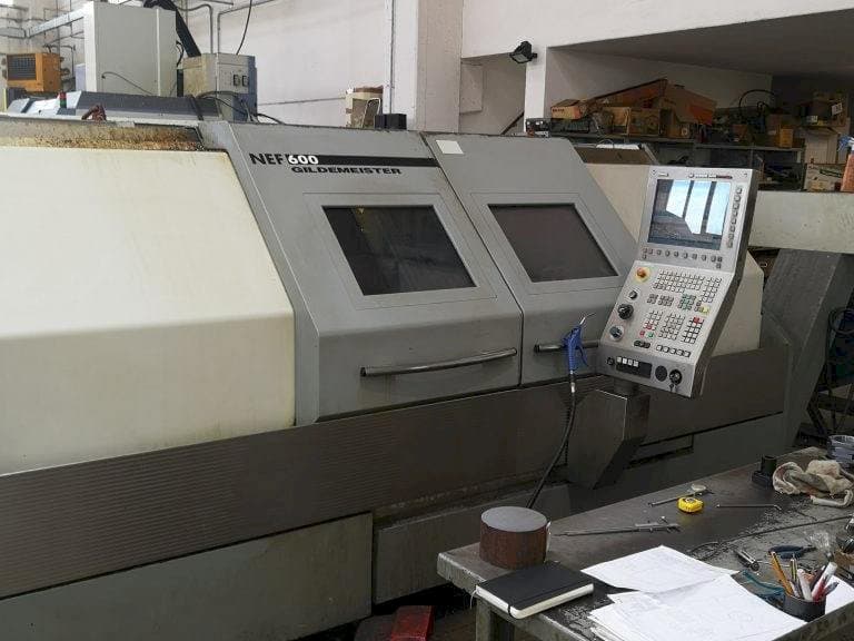 Vooraanzicht van Gildemeister NEF 600 machine
