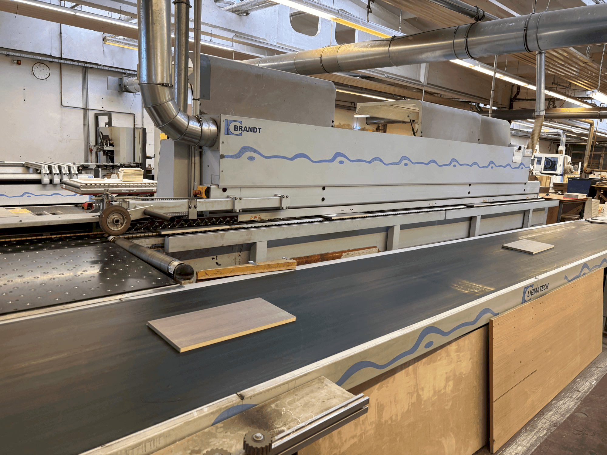 Vooraanzicht  van BRANDT KDF 680  machine