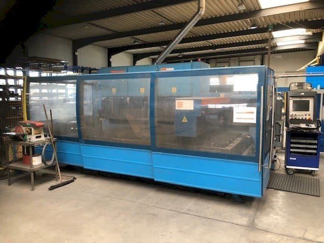 Vooraanzicht  van Prima Industrie Platino 1530  machine