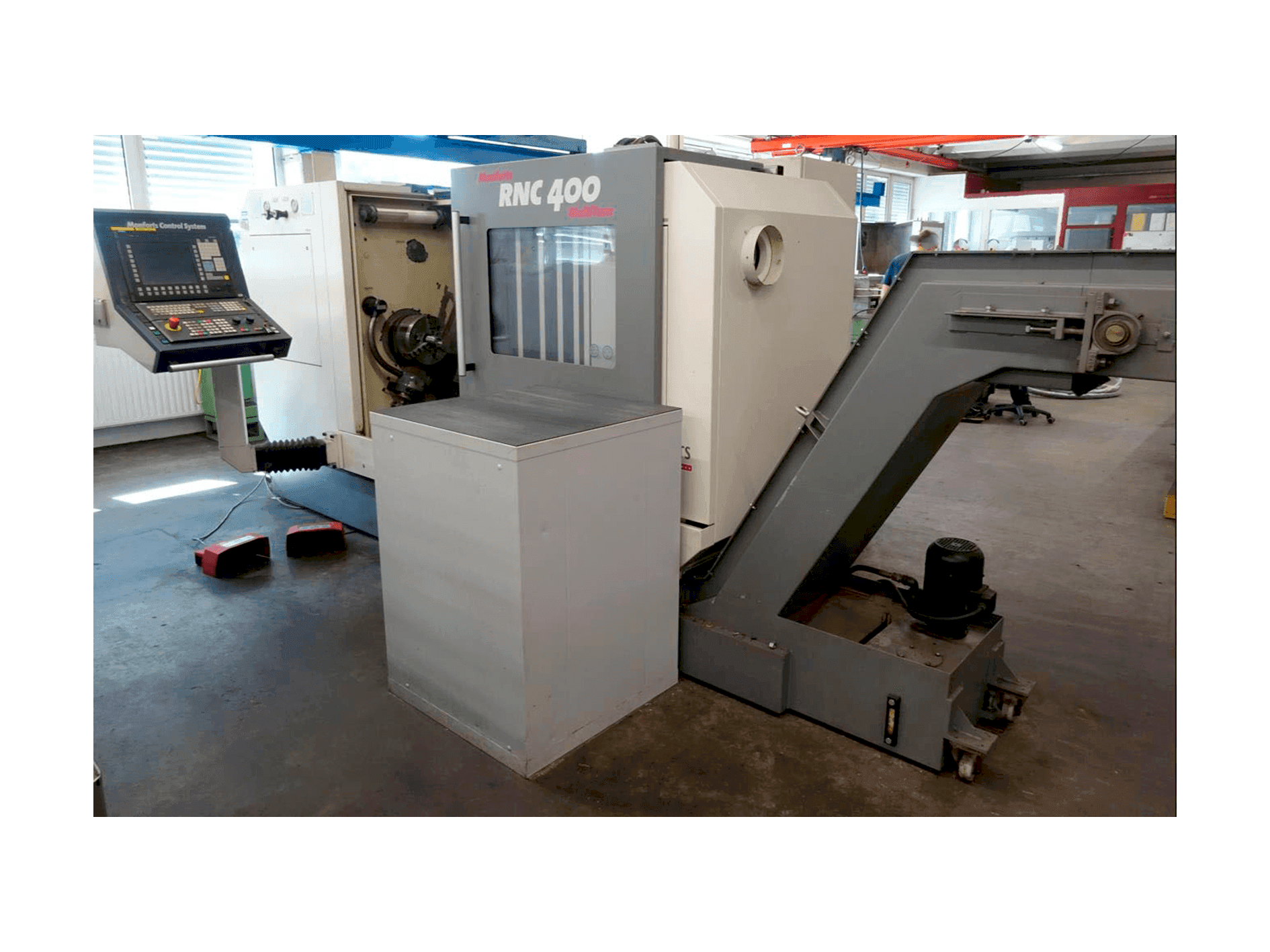 Linkerzijdeaanzicht  van Monforts RNC 400 MultiTurn  machine