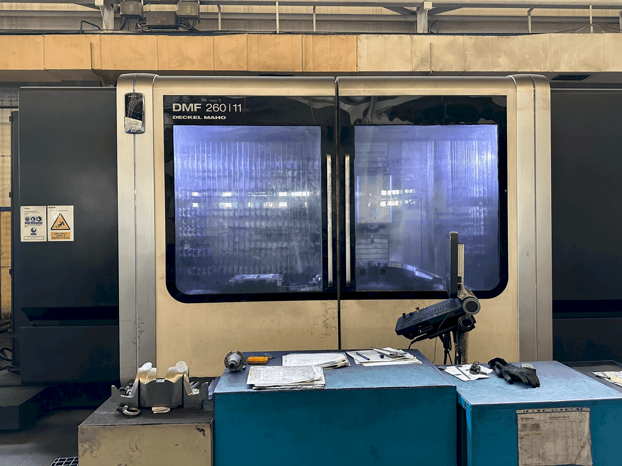 Vooraanzicht  van DMG MORI DMF 260-11 (2014)  machine