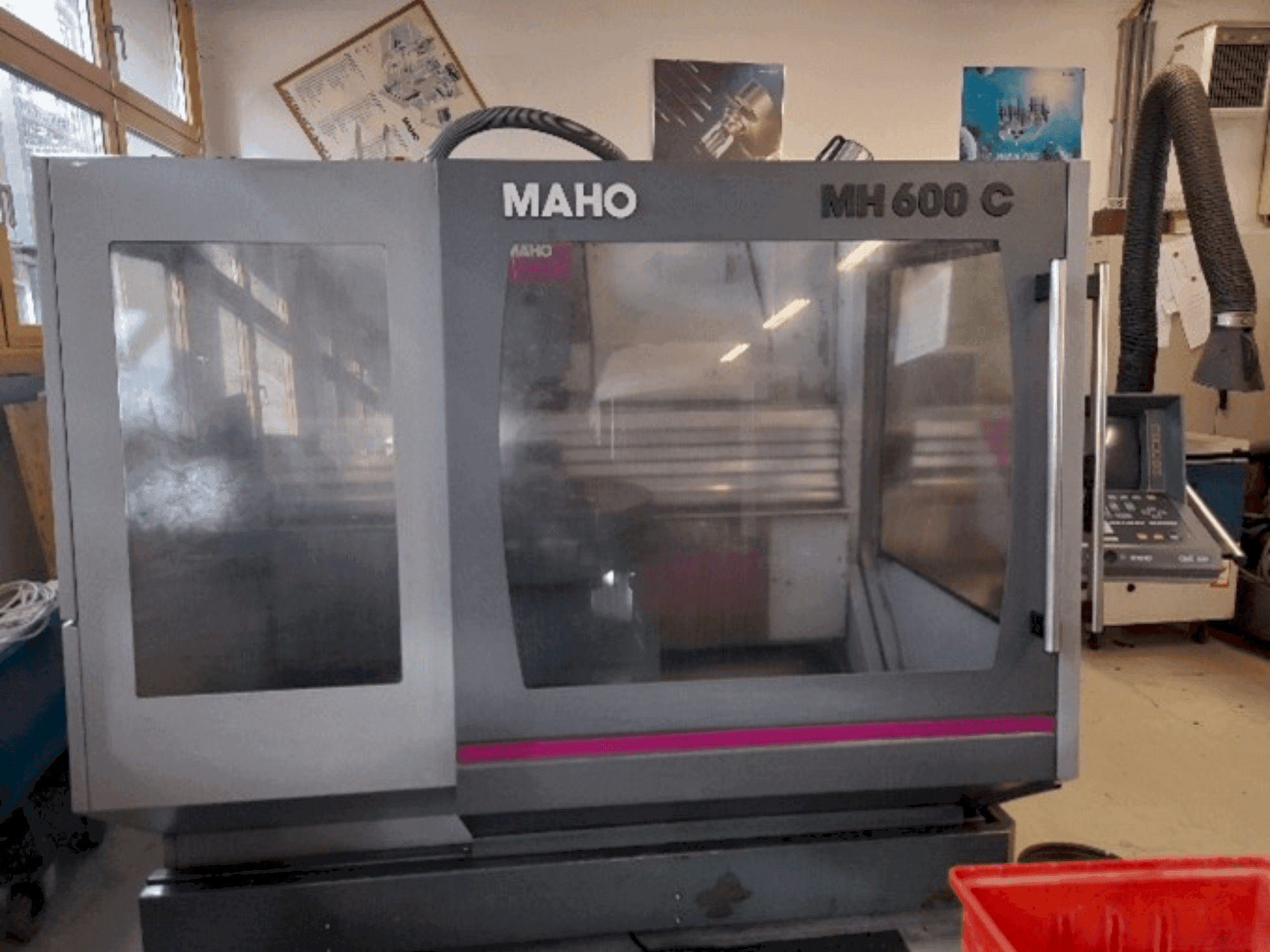 Vooraanzicht  van MAHO MH 600 C  machine