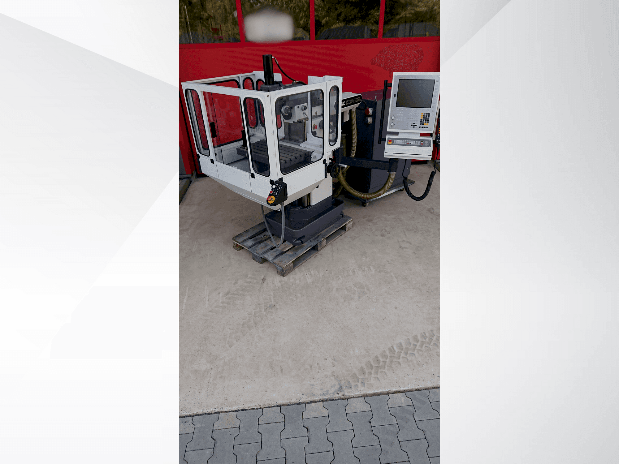 Vooraanzicht  van DECKEL FP2NC  machine