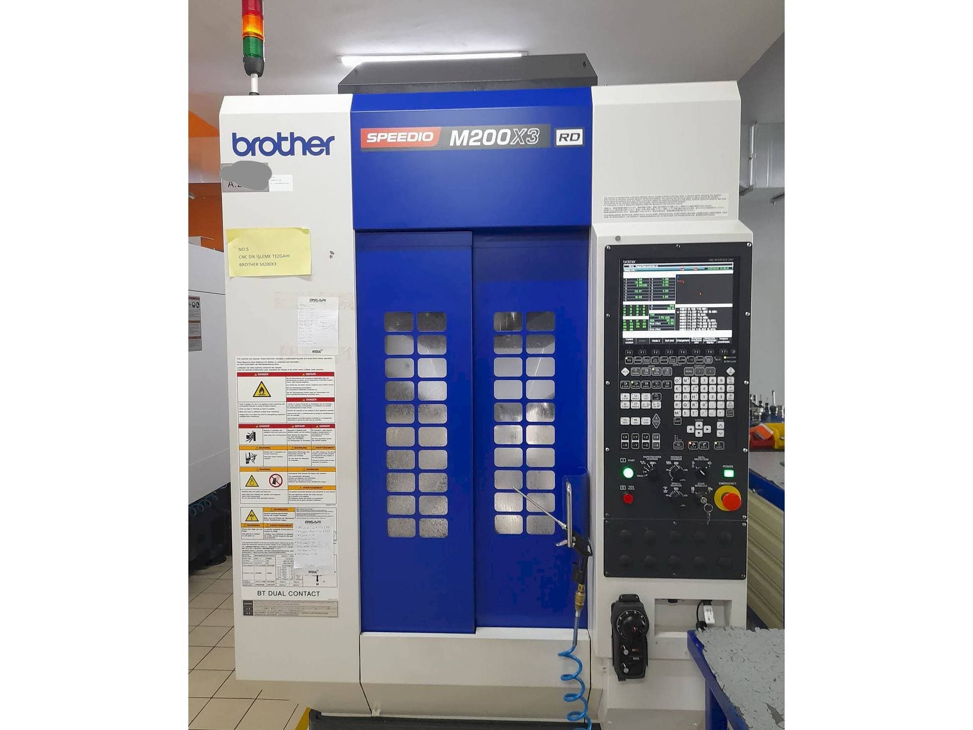 Vooraanzicht  van Brother M200X3  machine