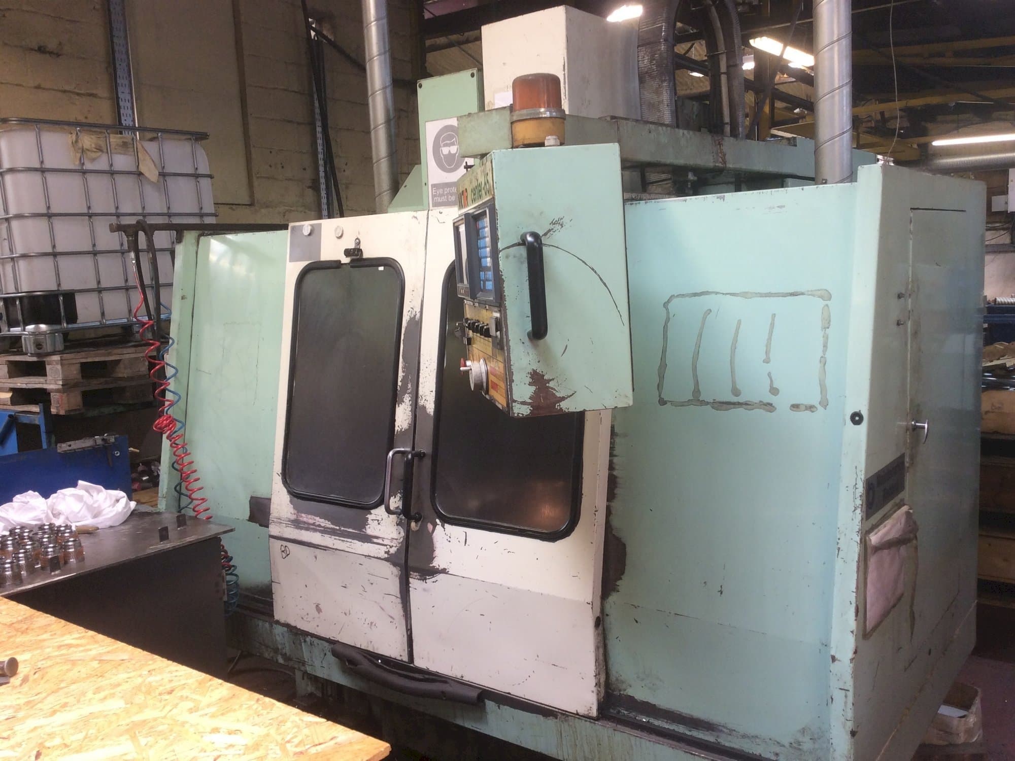 Vooraanzicht  van Victor V Center-65  machine