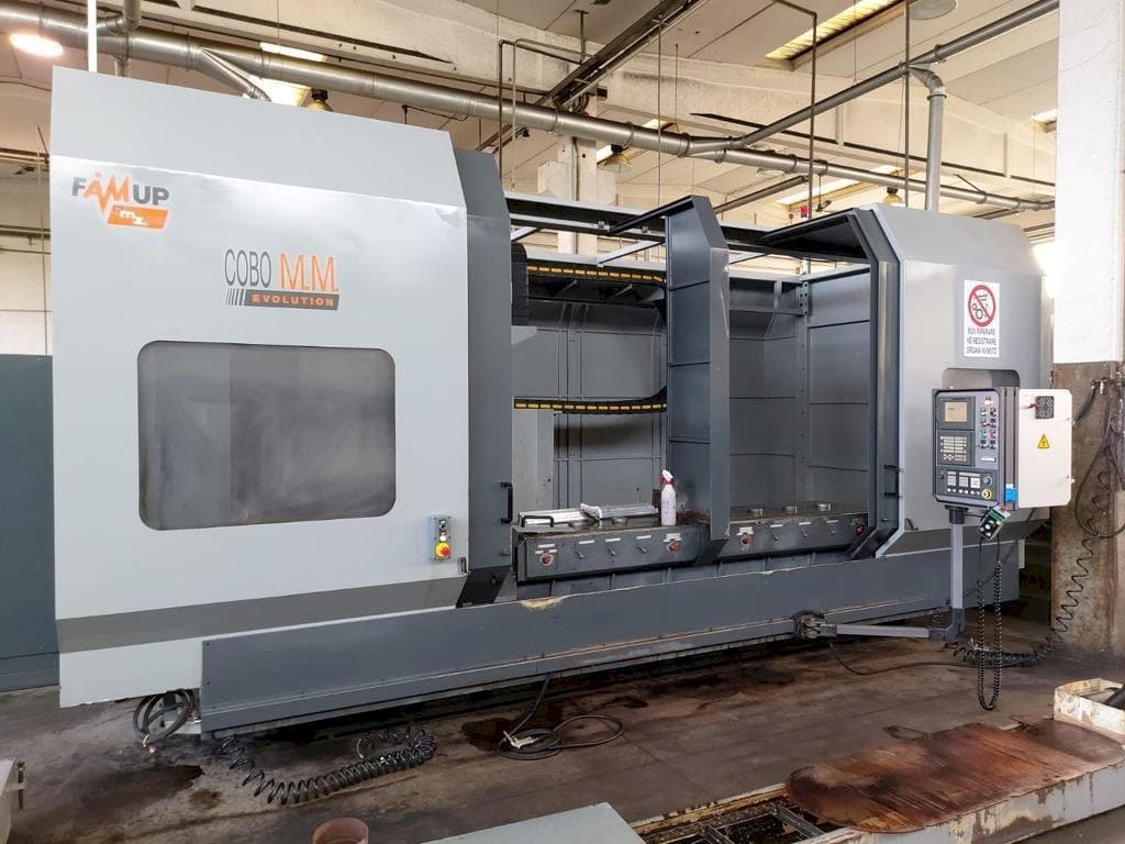 Vooraanzicht  van FAMUP COBO 3000  machine