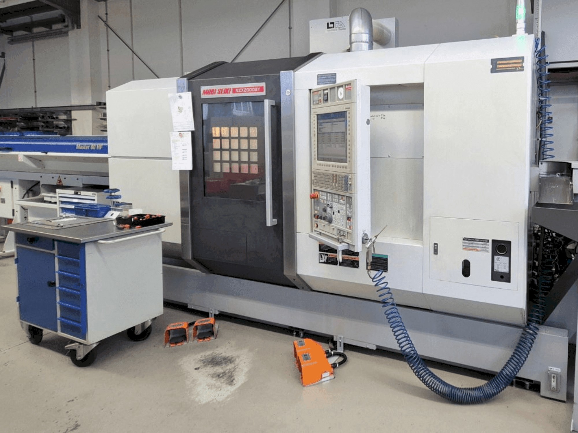 Vooraanzicht  van MORI SEIKI NZX2000/800SY  machine