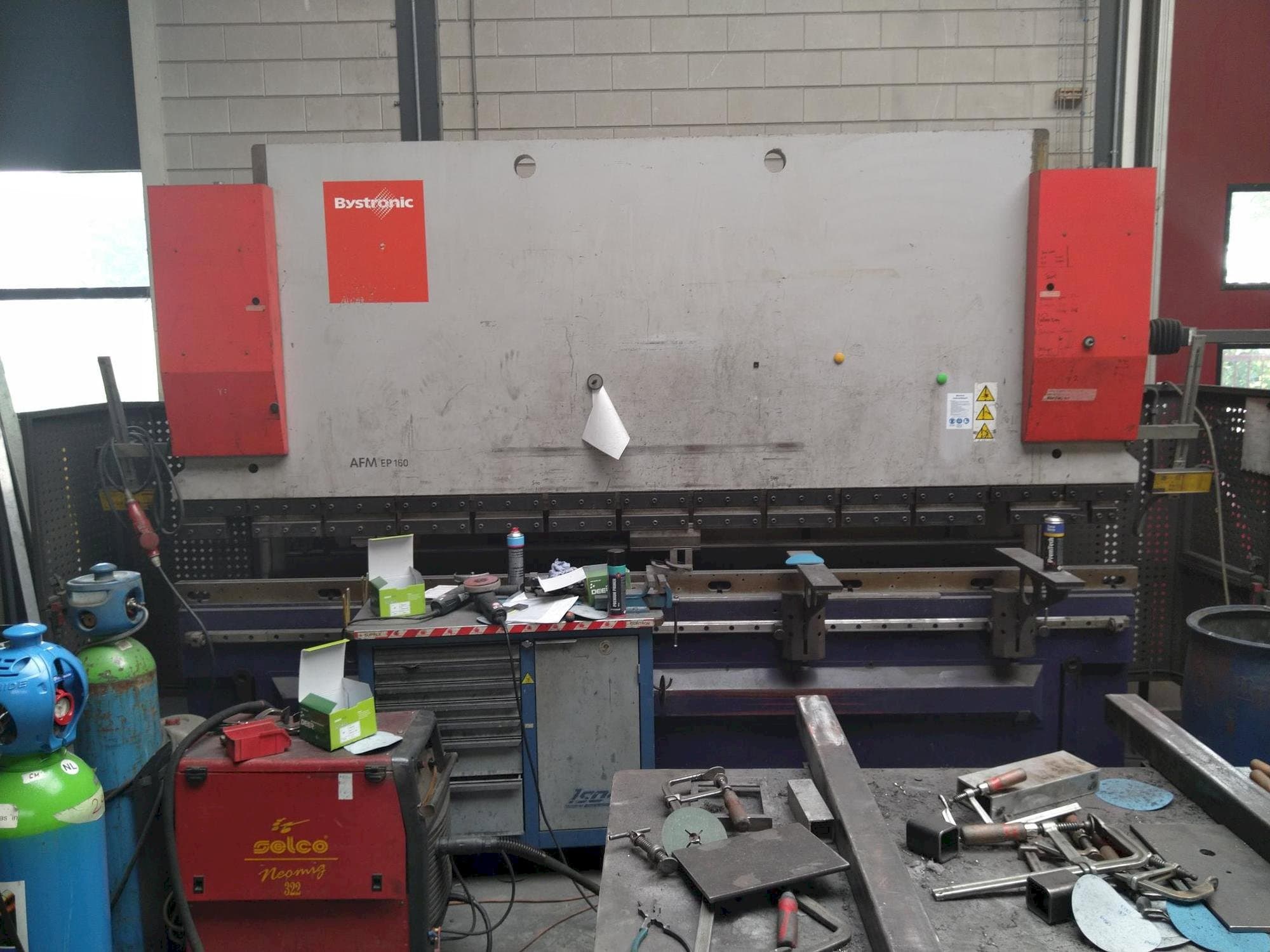 Vooraanzicht  van Bystronic EP40-160  machine