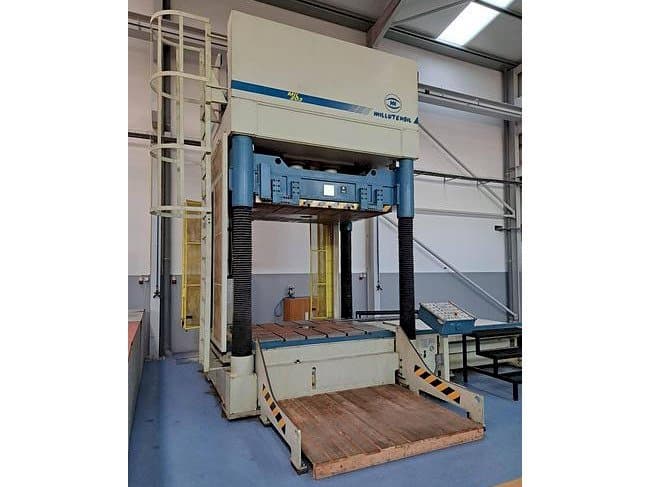 Linkerzijdeaanzicht  van MILLUTENSIL Mil 203  machine