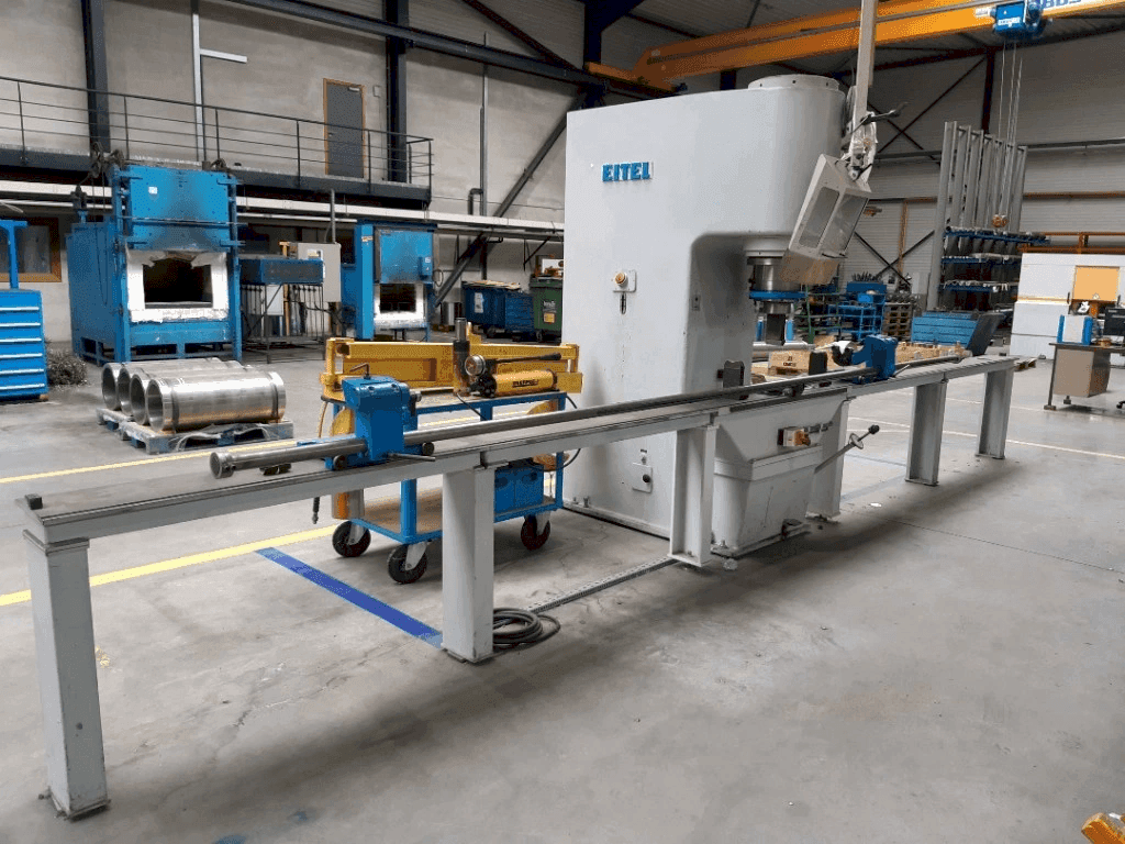 Vooraanzicht  van EITEL-PRESS RP 100  machine