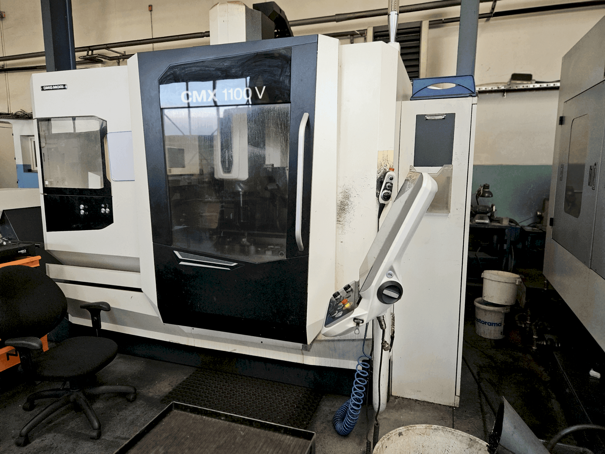 Vooraanzicht  van DMG CMX 1100V  machine