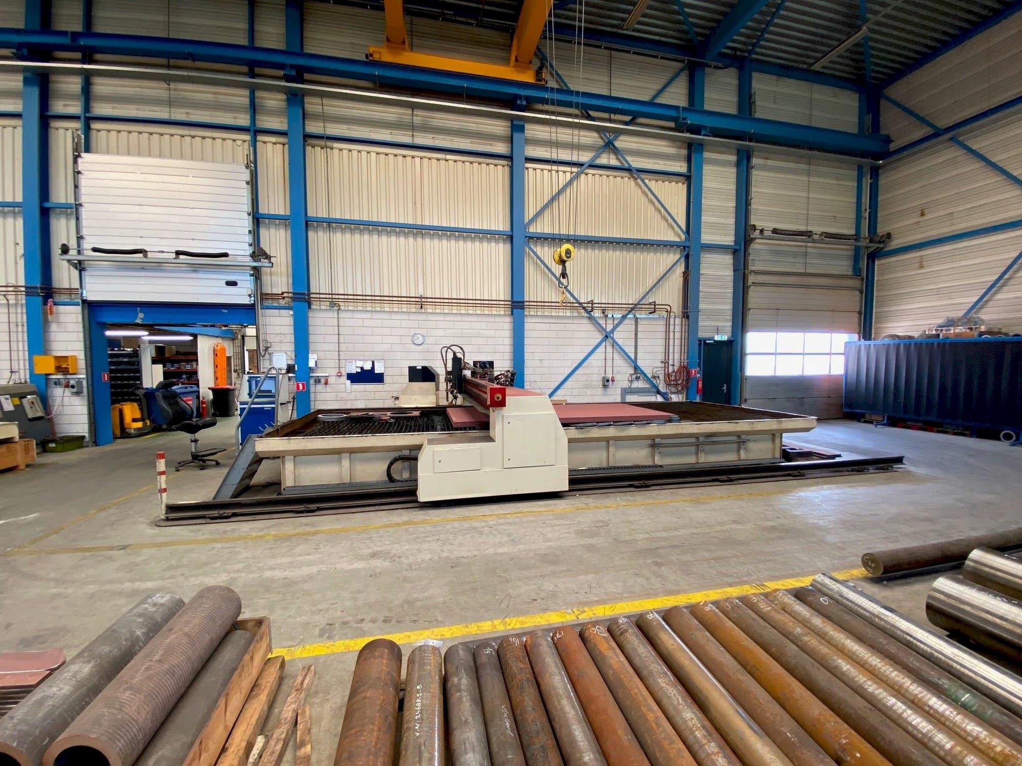 Vooraanzicht van Stako type Magnum CNC machine