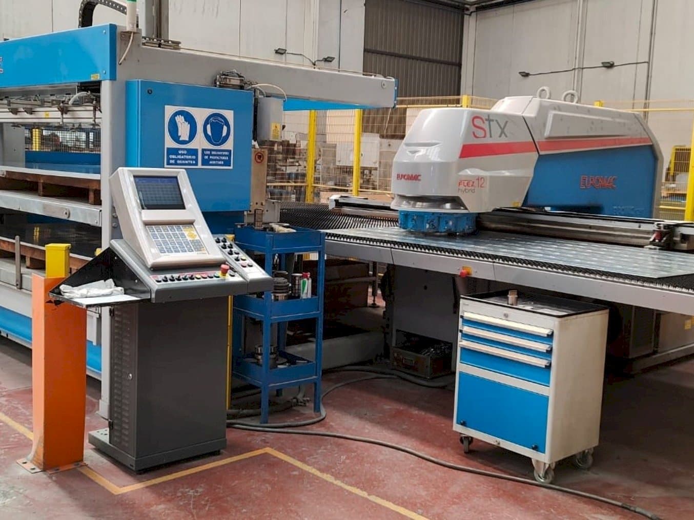 Vooraanzicht  van Euromac STX Plus 1250/30-2500 Flex 12 Hybrid  machine