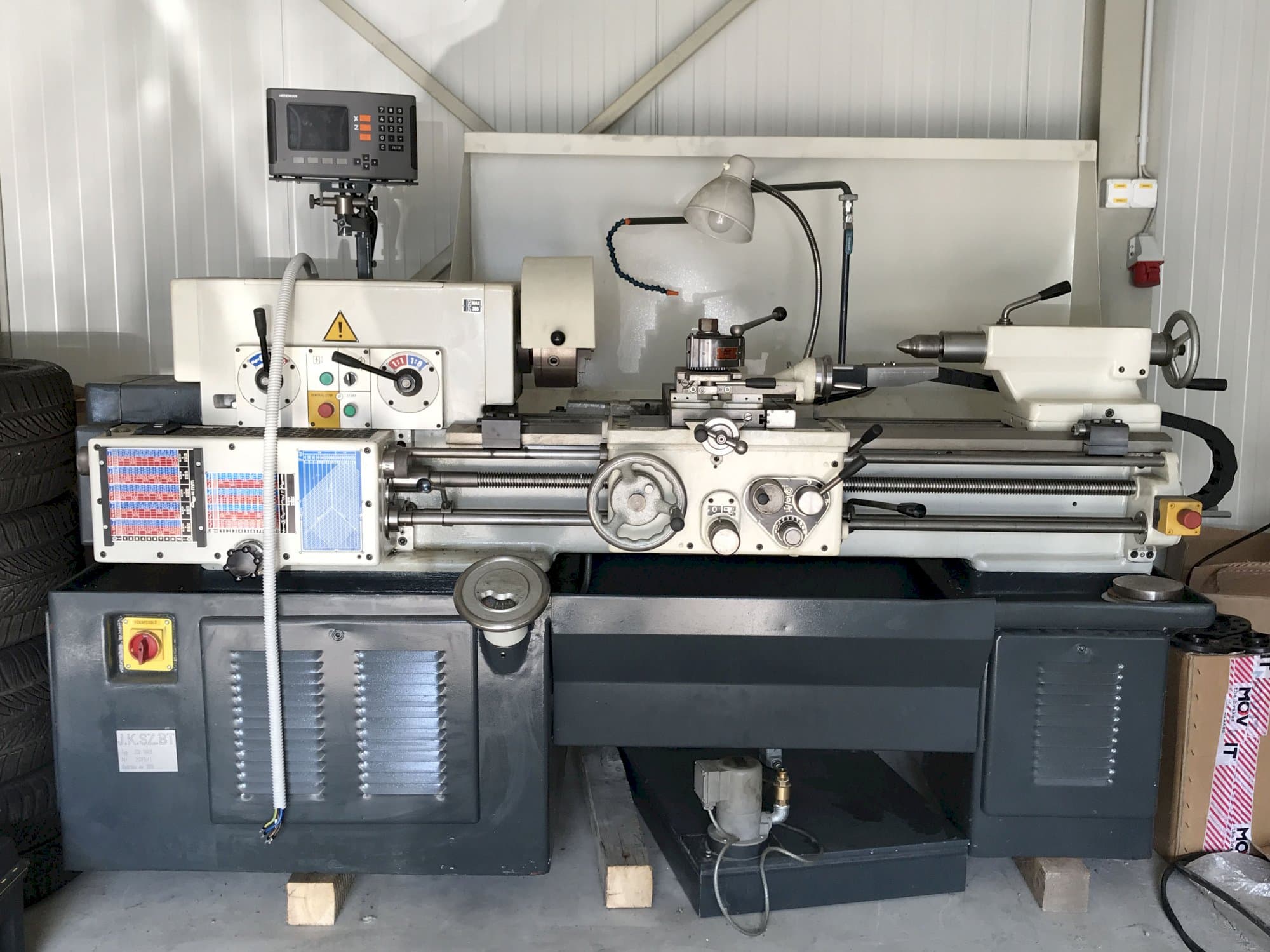 Vooraanzicht  van TOS JSV-18RA machine