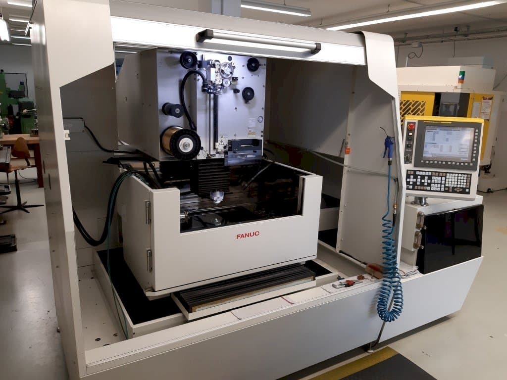 Vooraanzicht  van FANUC Robocut Alpha-1iD  machine