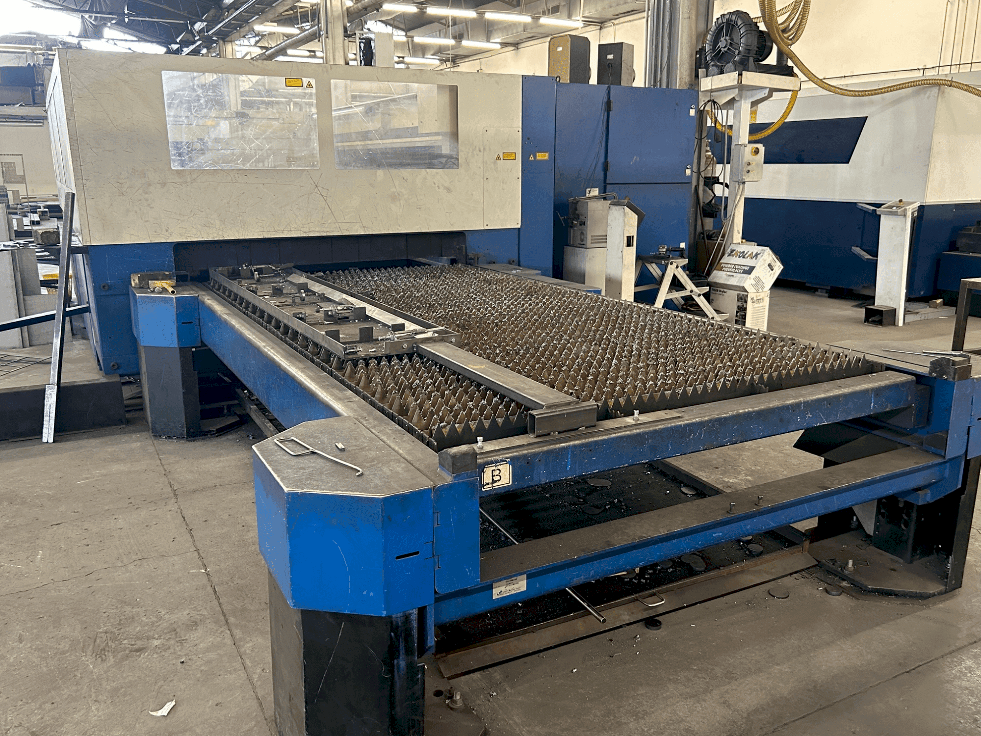 Vooraanzicht  van TRUMPF trulaser 3030  (2007)  machine
