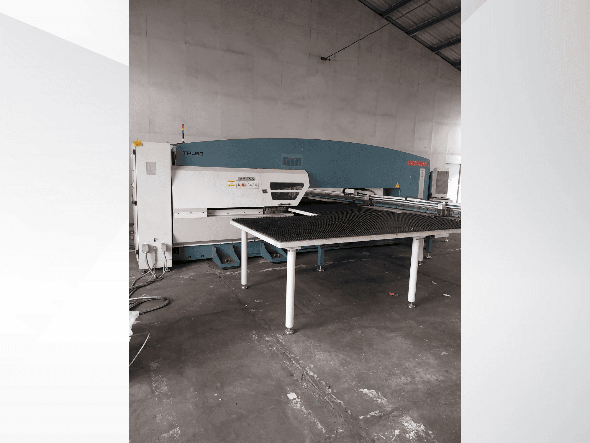 Vooraanzicht  van Durma TPL93  machine