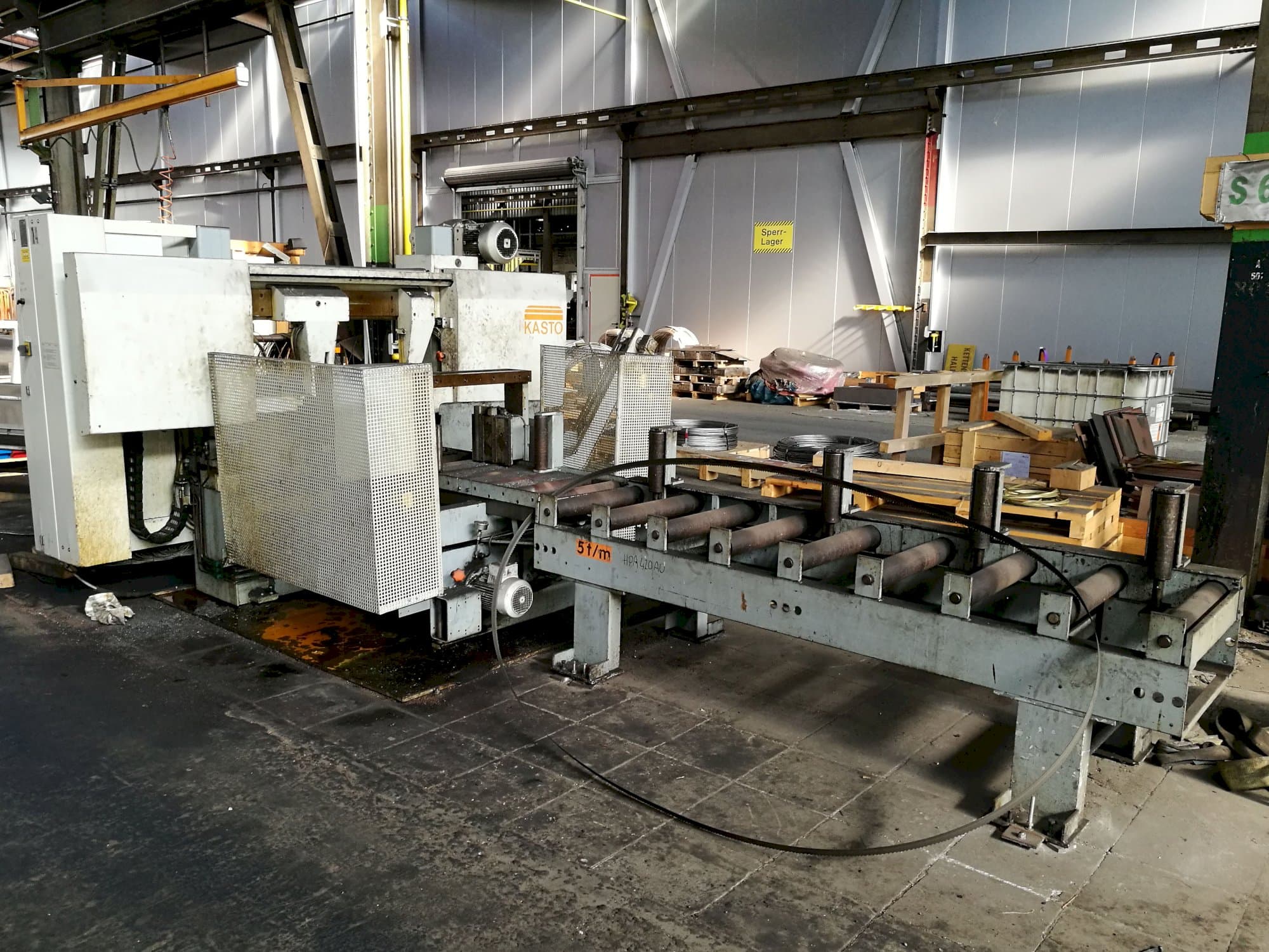 Recht aanzicht  van KASTO HBA 420 AU machine