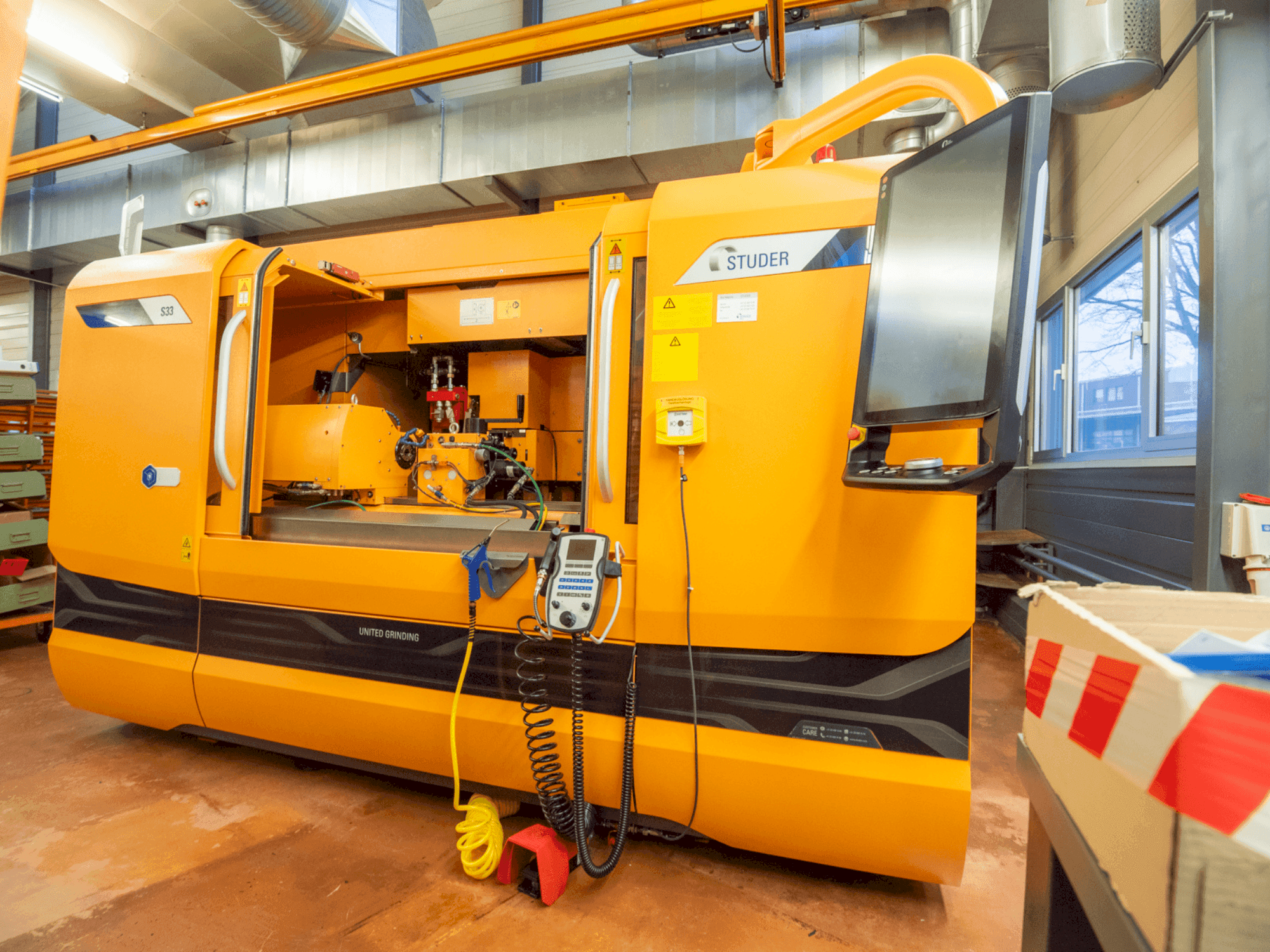 Vooraanzicht  van STUDER  S33  machine