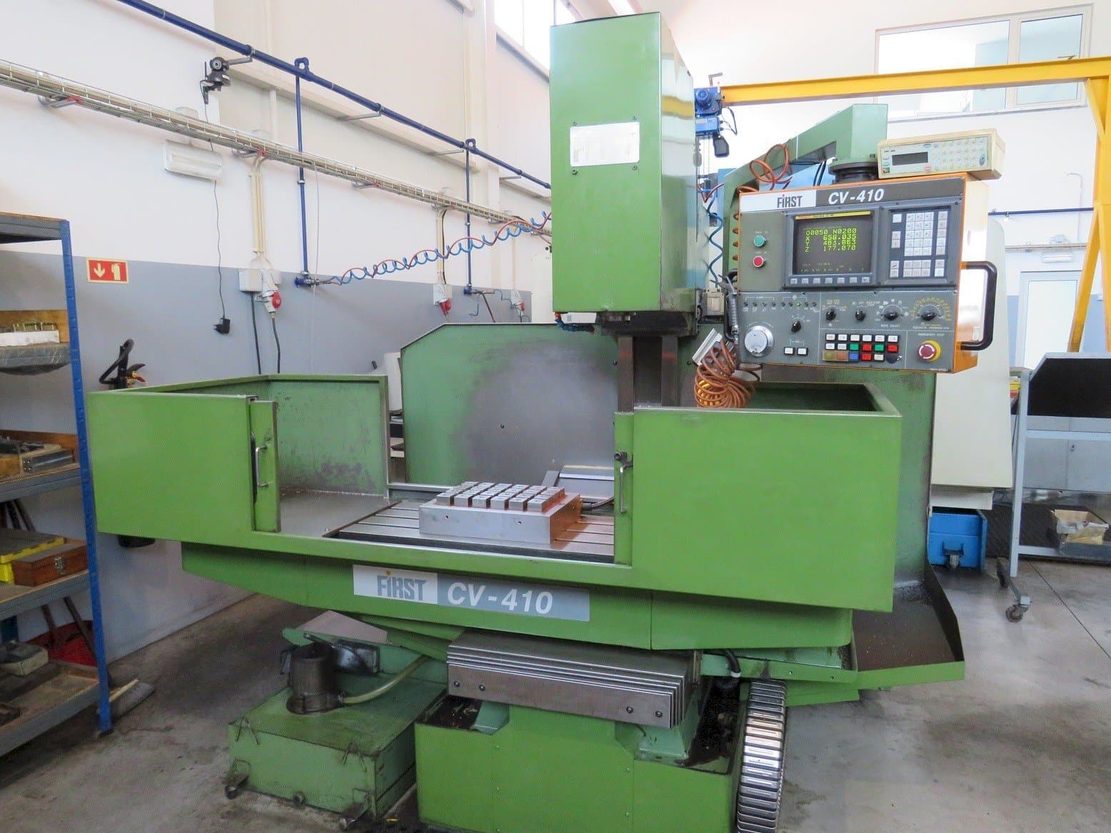 Vooraanzicht  van FIRST CV-410  machine