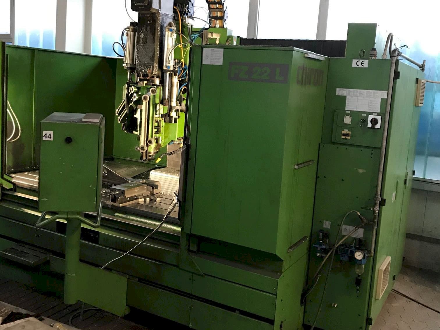 Vooraanzicht  van CHIRON FZ 22 L  machine