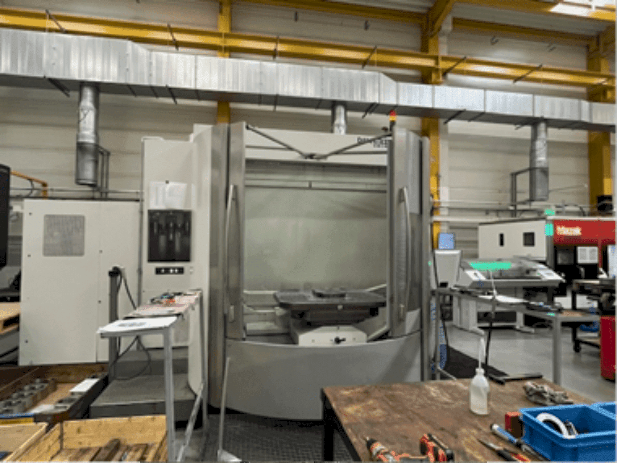 Vooraanzicht  van DMG GILDEMEISTER DMC 125U  machine