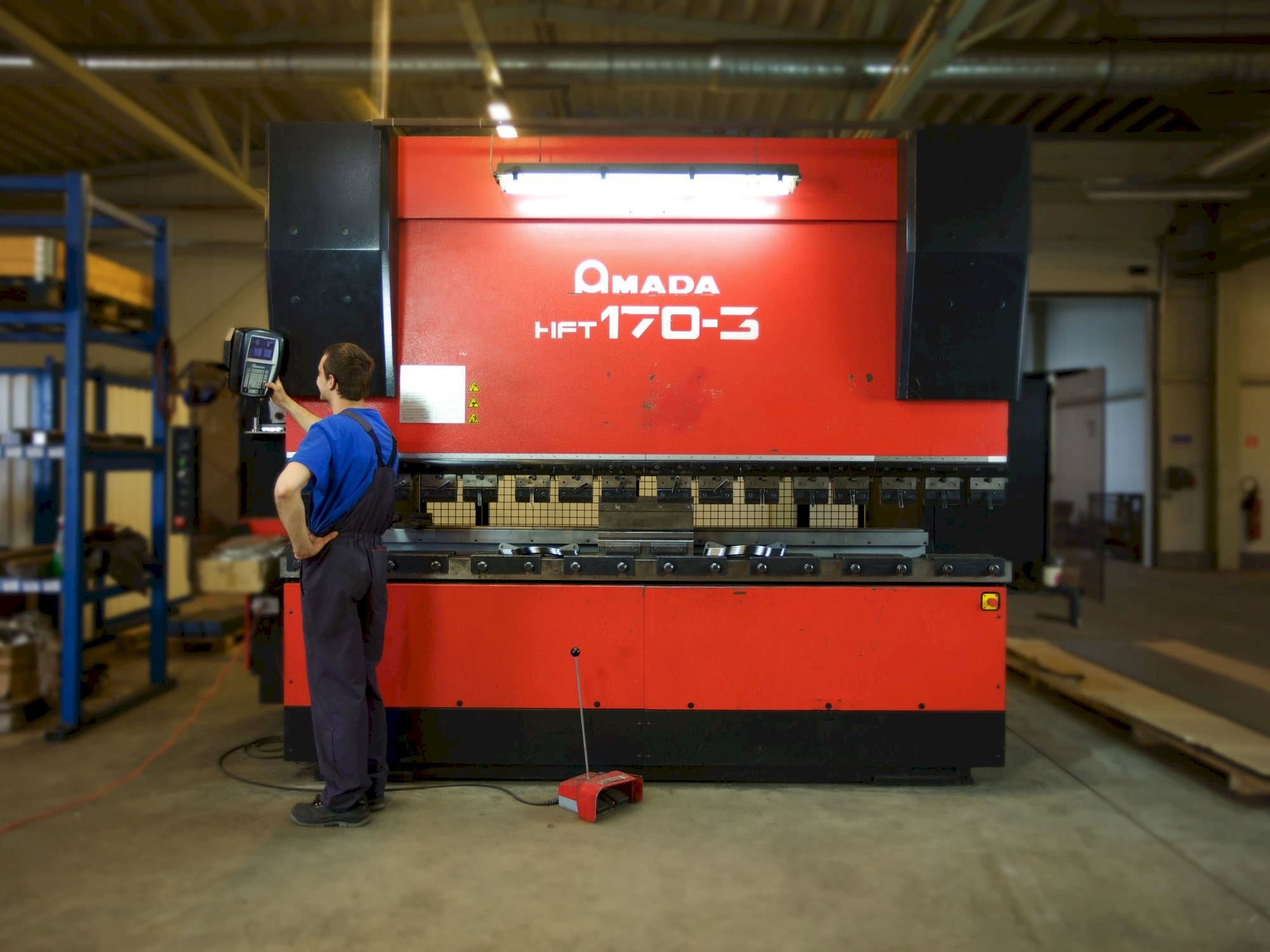 Vooraanzicht  van AMADA HFT 170-3  machine