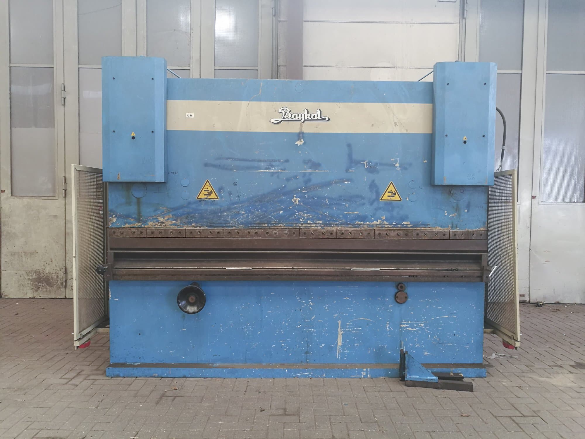 Vooraanzicht  van Baykal APH 3112x220 machine