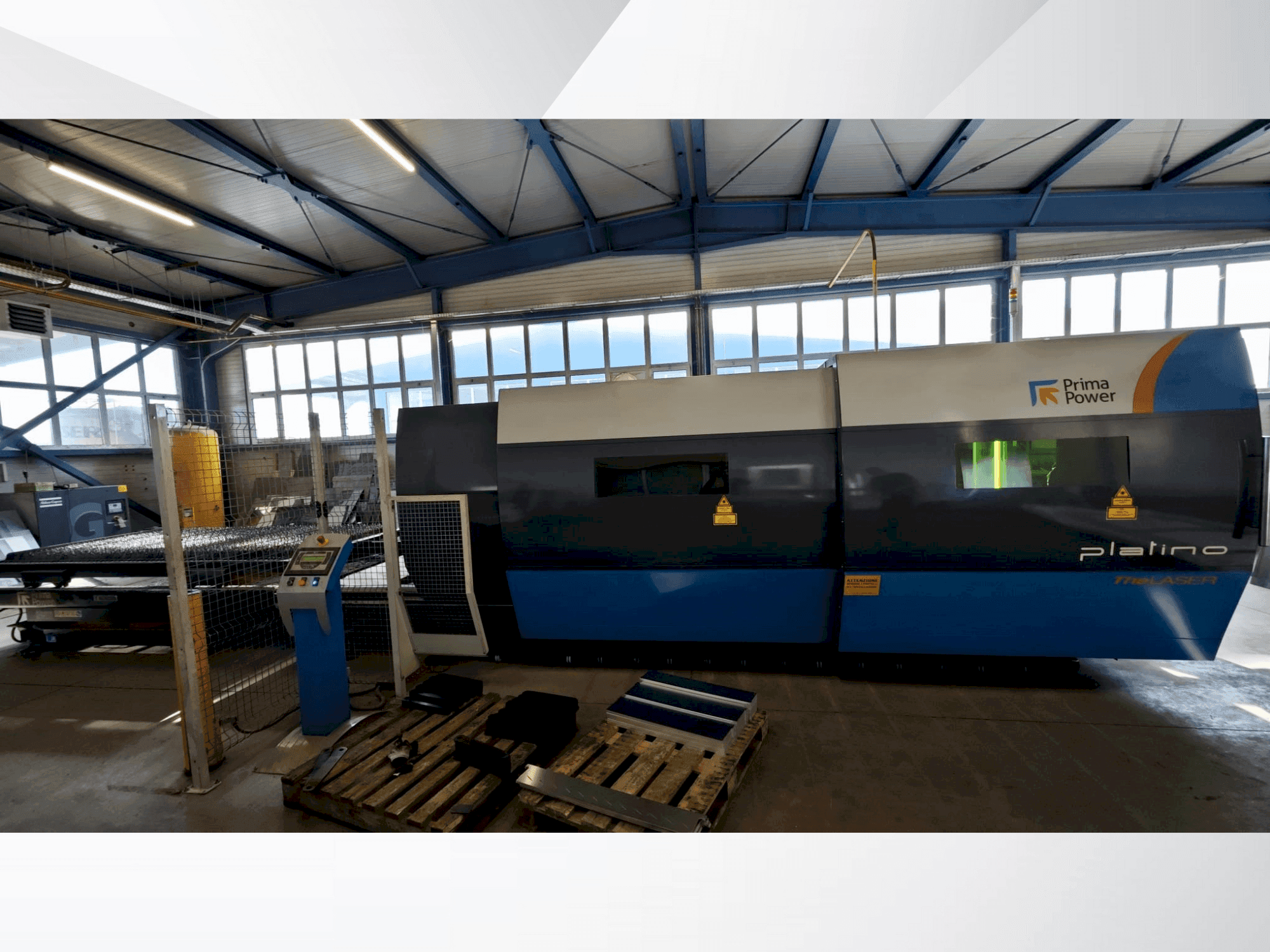 Vooraanzicht  van Prima Power PLATINO FIBER  machine