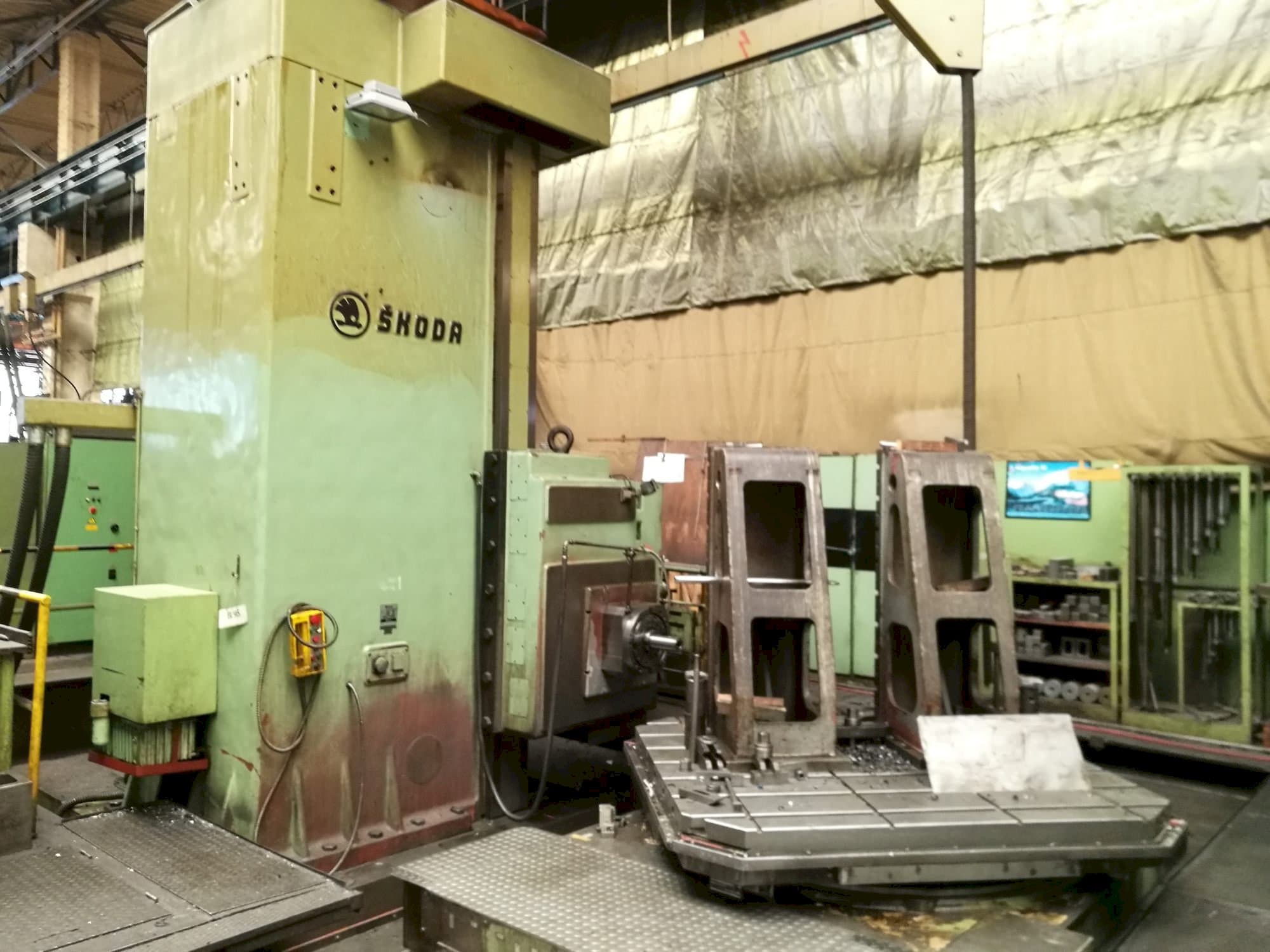 Vooraanzicht  van SKODA WI 130  machine