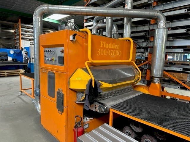Vooraanzicht van Fladder 300/GYRO-1300 VAC machine
