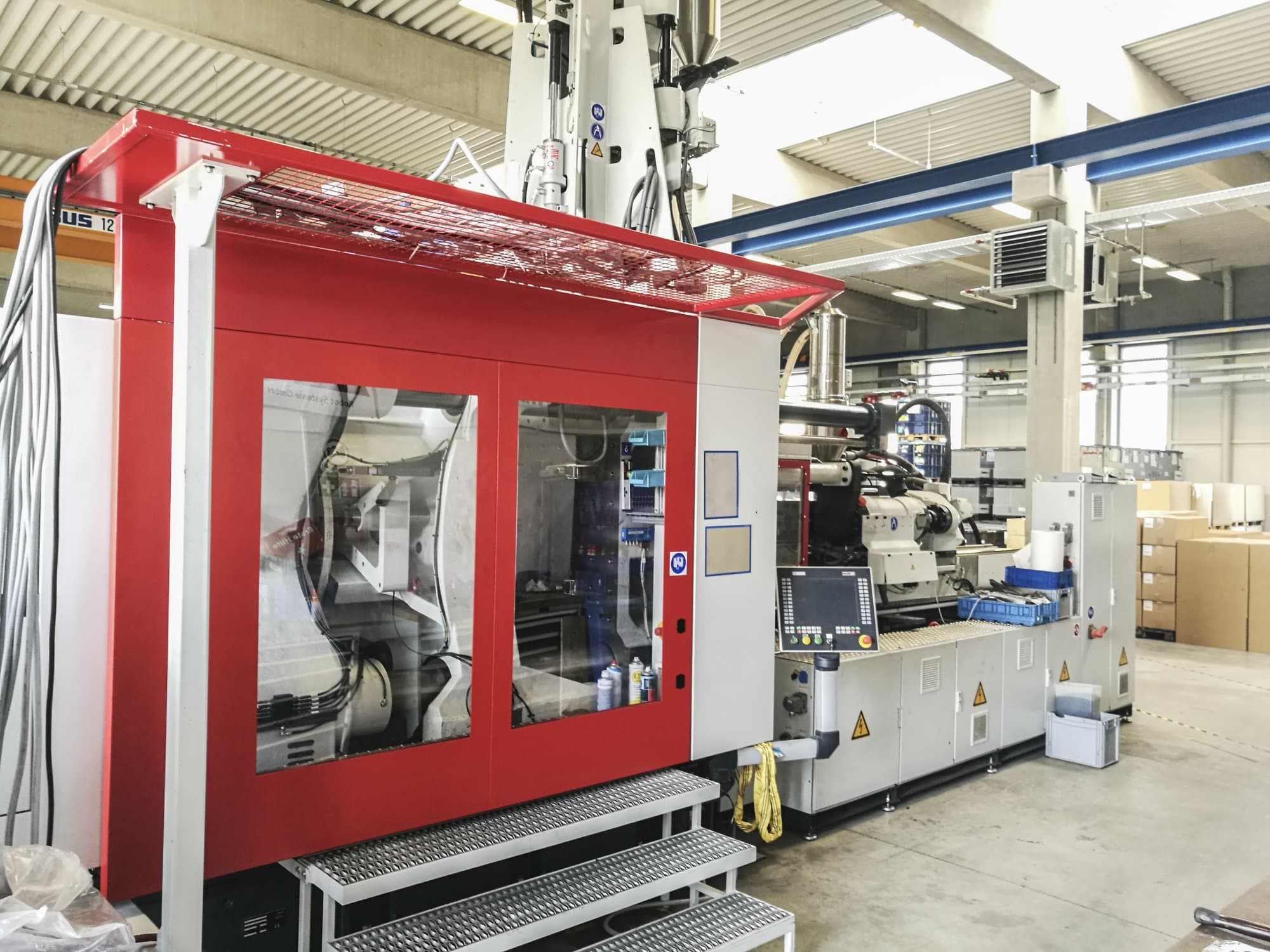 Links zicht  van FERROMATIK MILACRON MM 800-4880/MSW machine