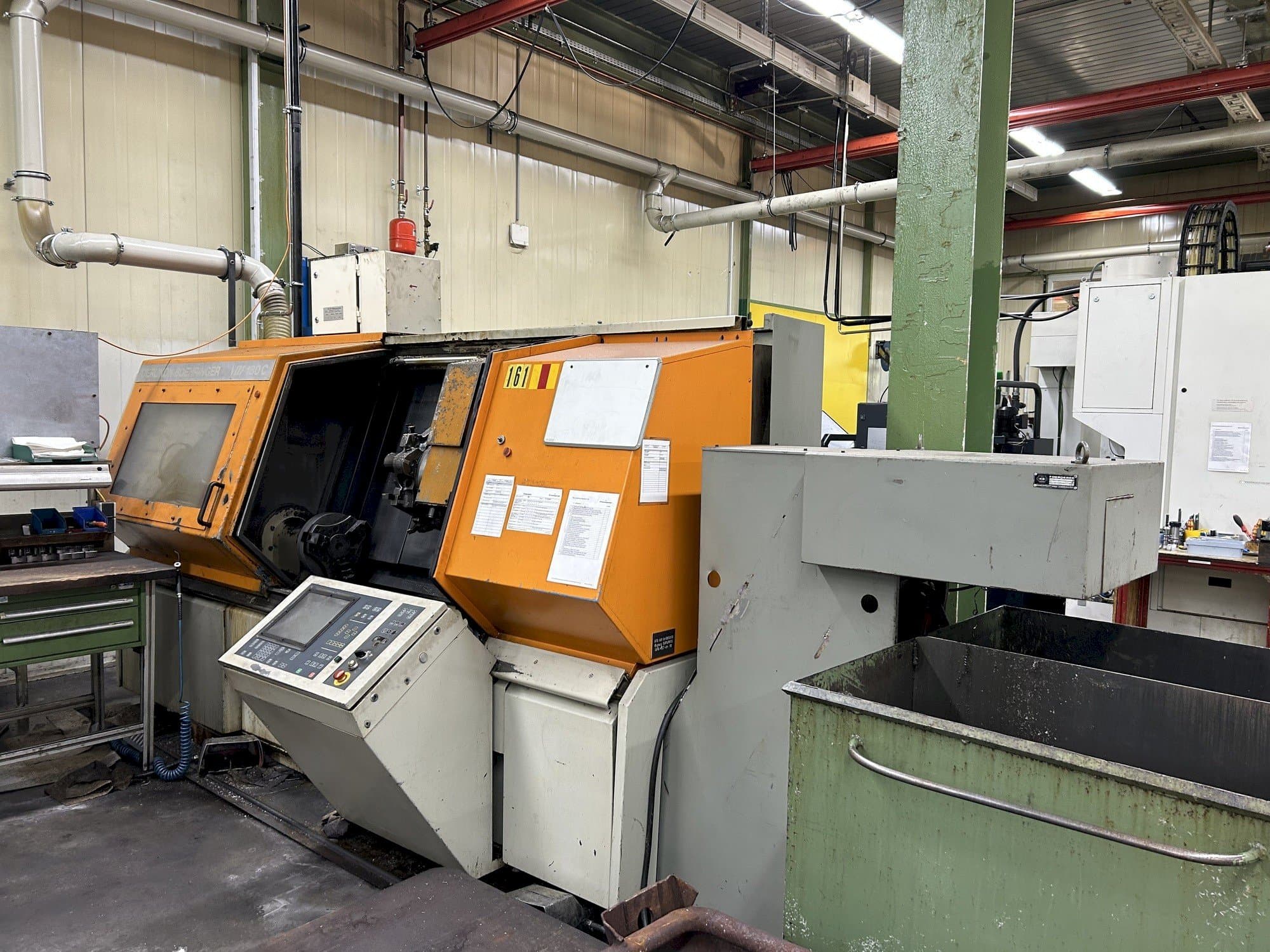 Recht aanzicht  van BOEHRINGER VDF 180 C-U  machine