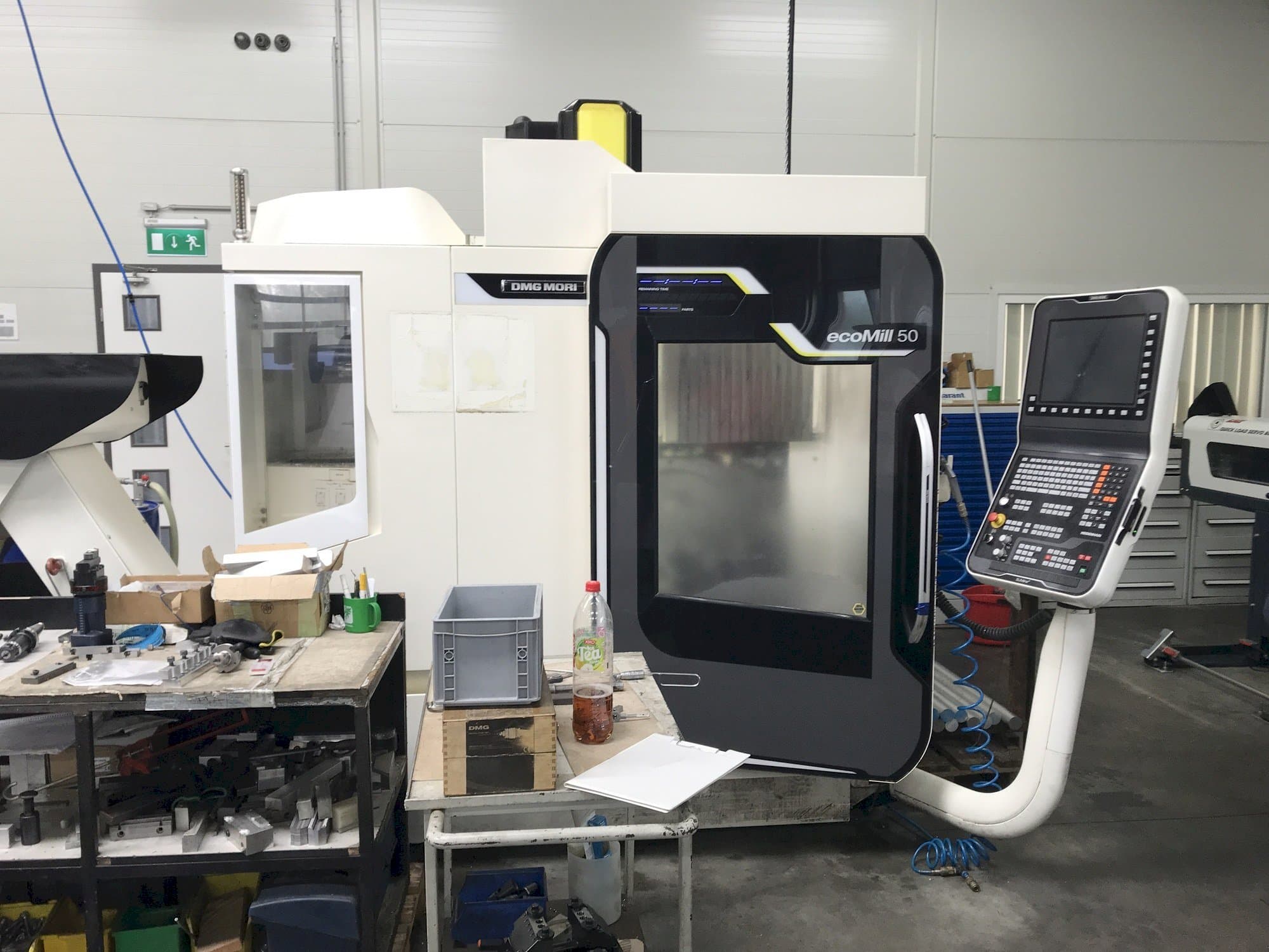 Vooraanzicht  van DMG MORI Ecomill 50  machine