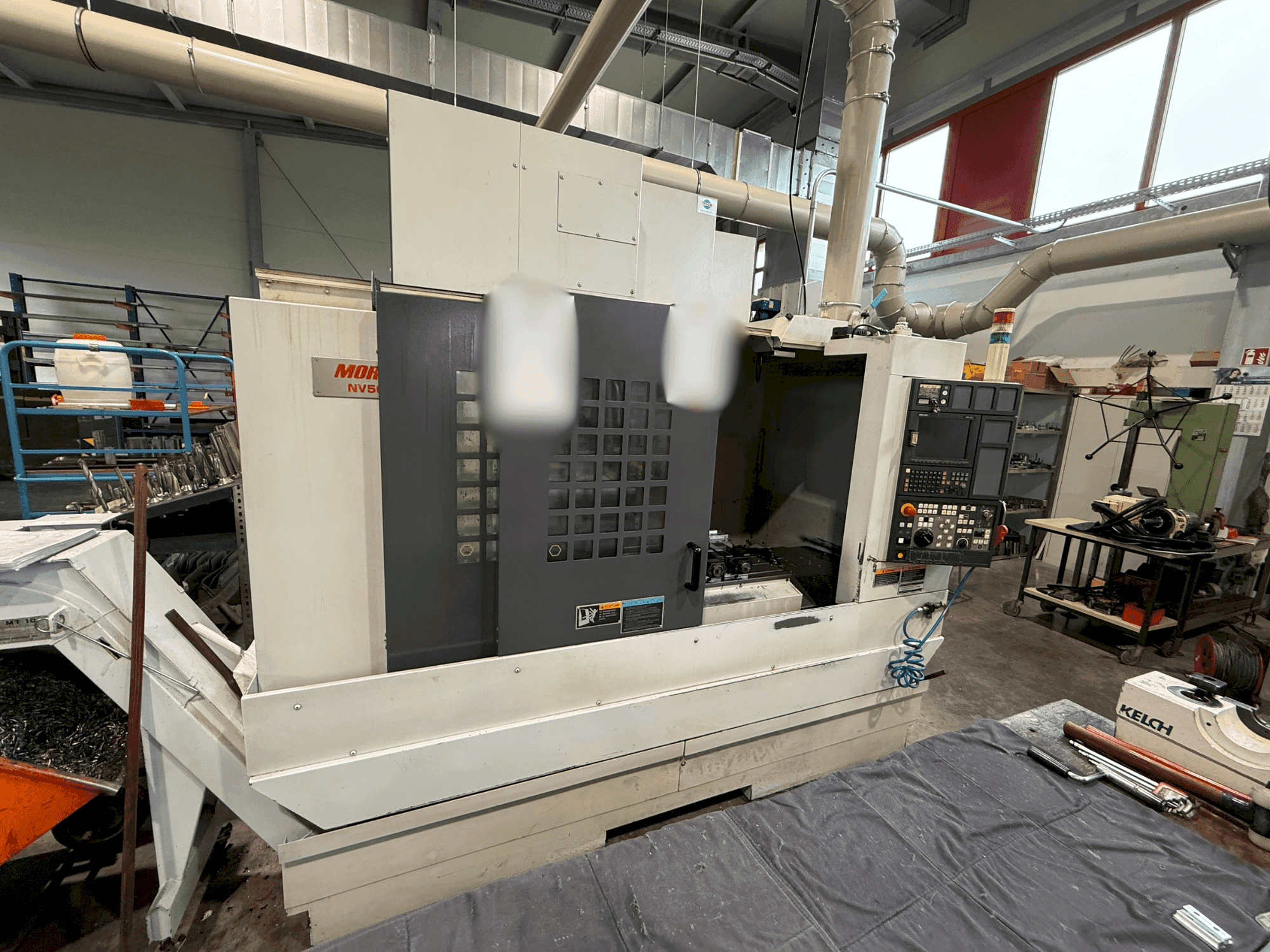 Vooraanzicht  van MORI SEIKI NV 5000 a1 B/40  machine