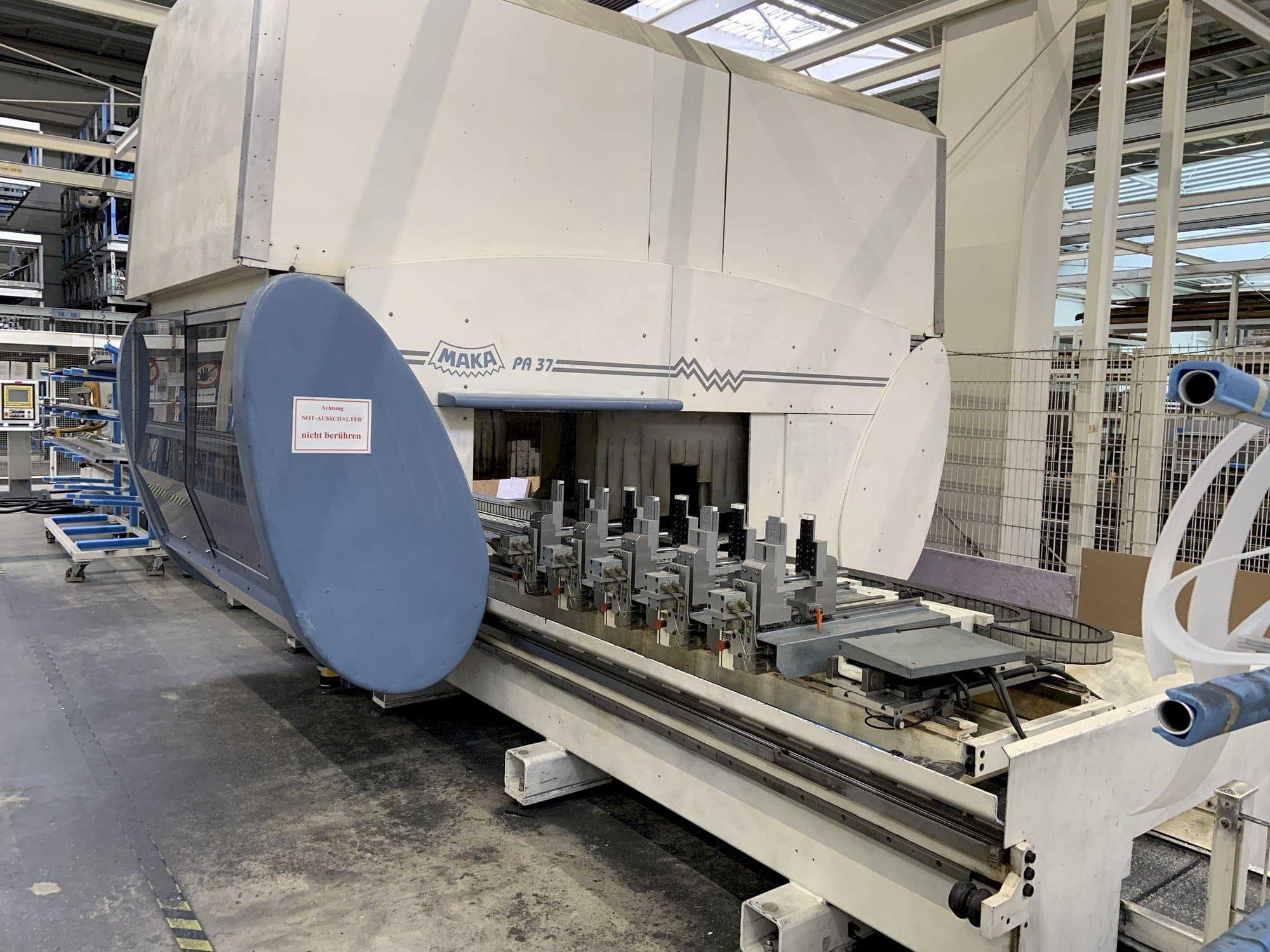 Vooraanzicht  van MAKA PA37  machine