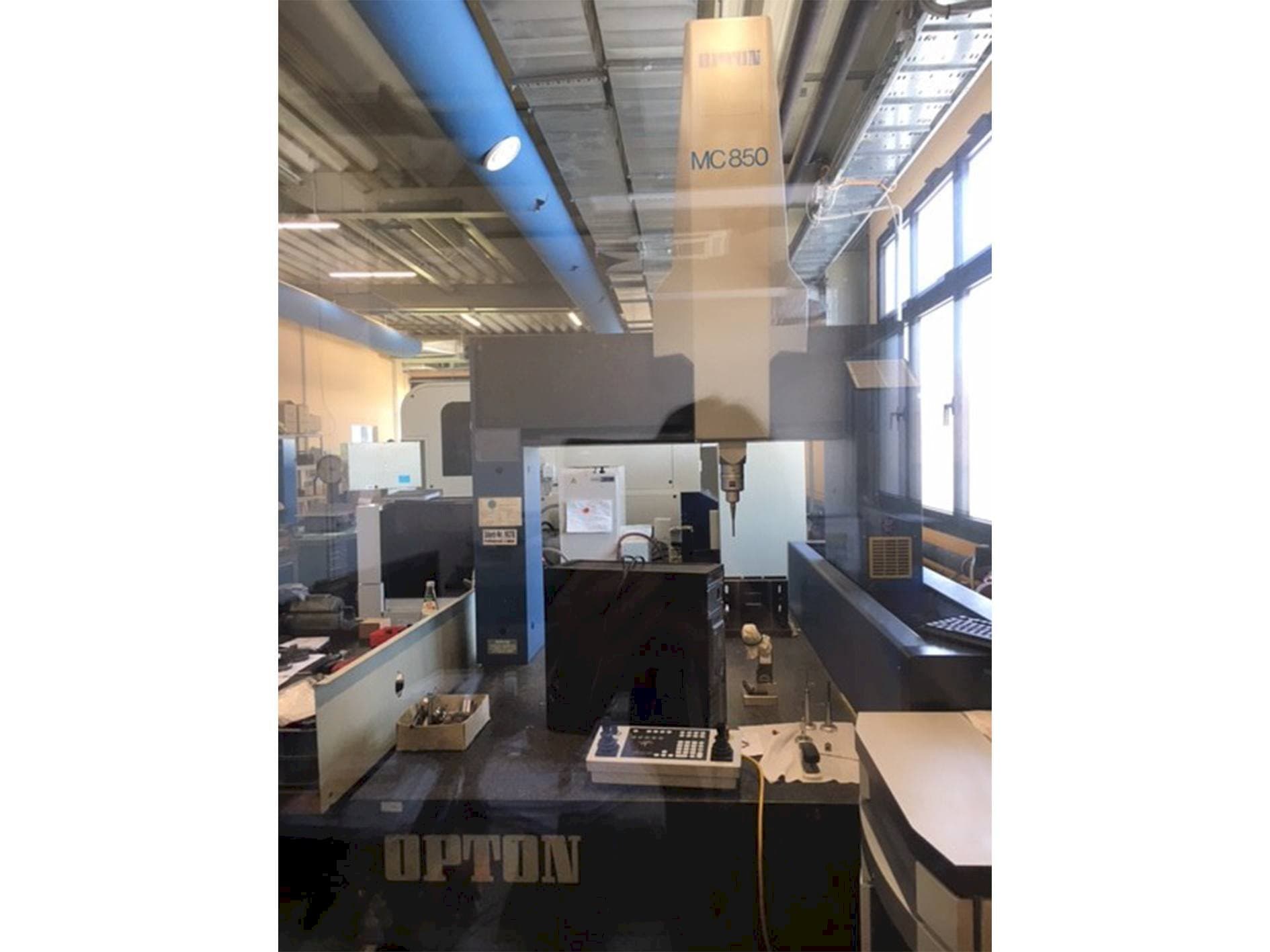 Vooraanzicht  van ZEISS Opton MC 850  machine