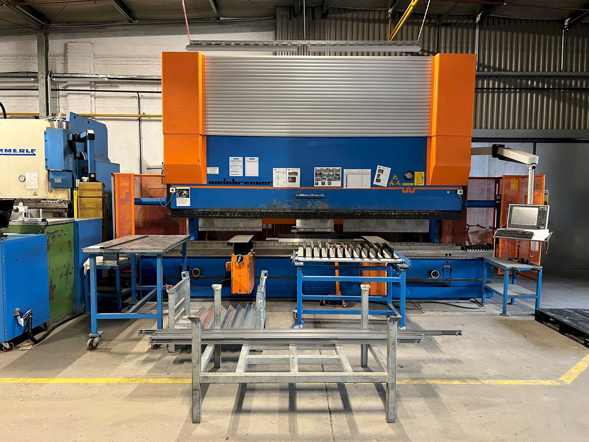 Vooraanzicht  van Weinbrenner GP400  machine