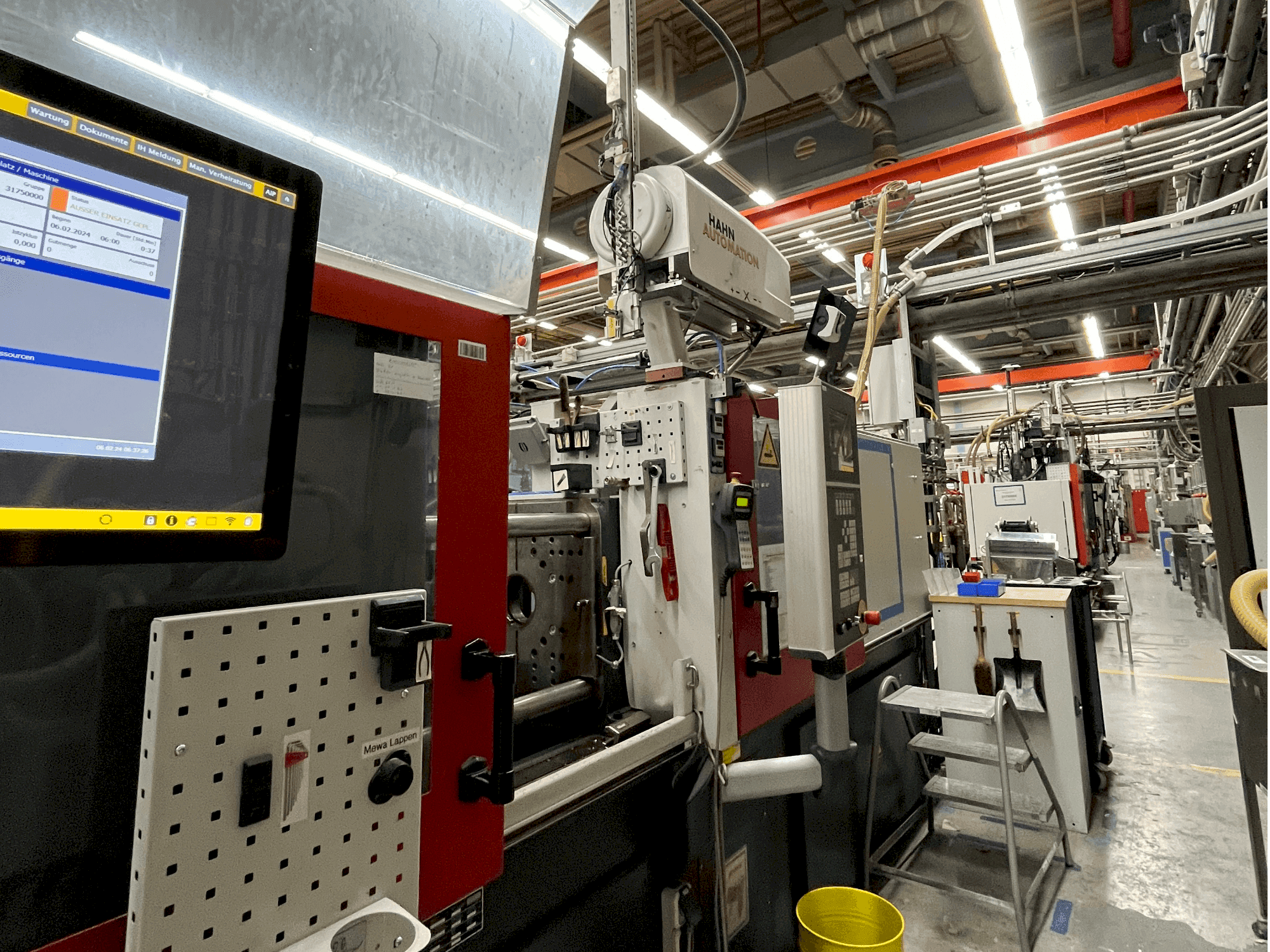 Linkerzijdeaanzicht  van FERROMATIK EE 75  machine